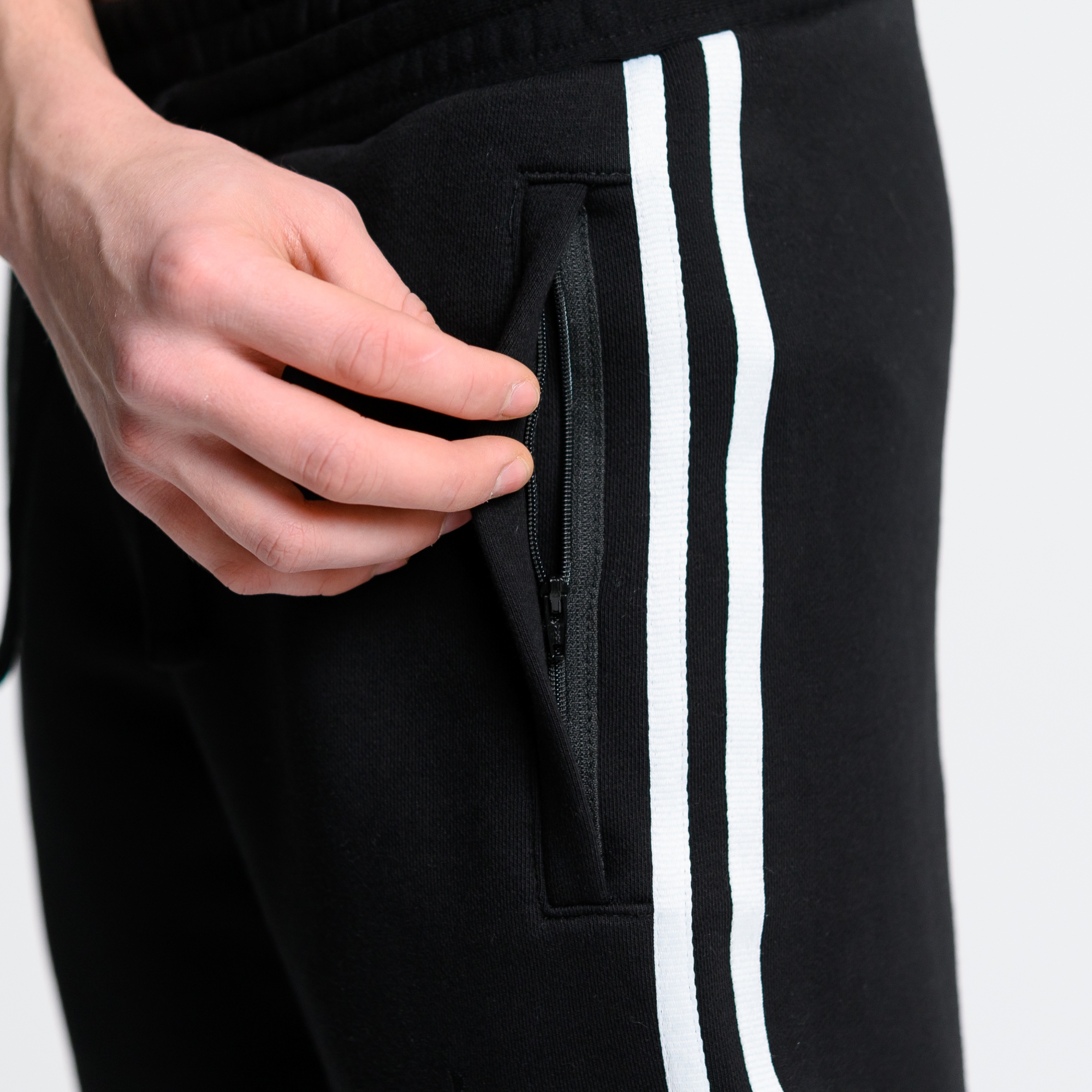 Брюки с лампасами