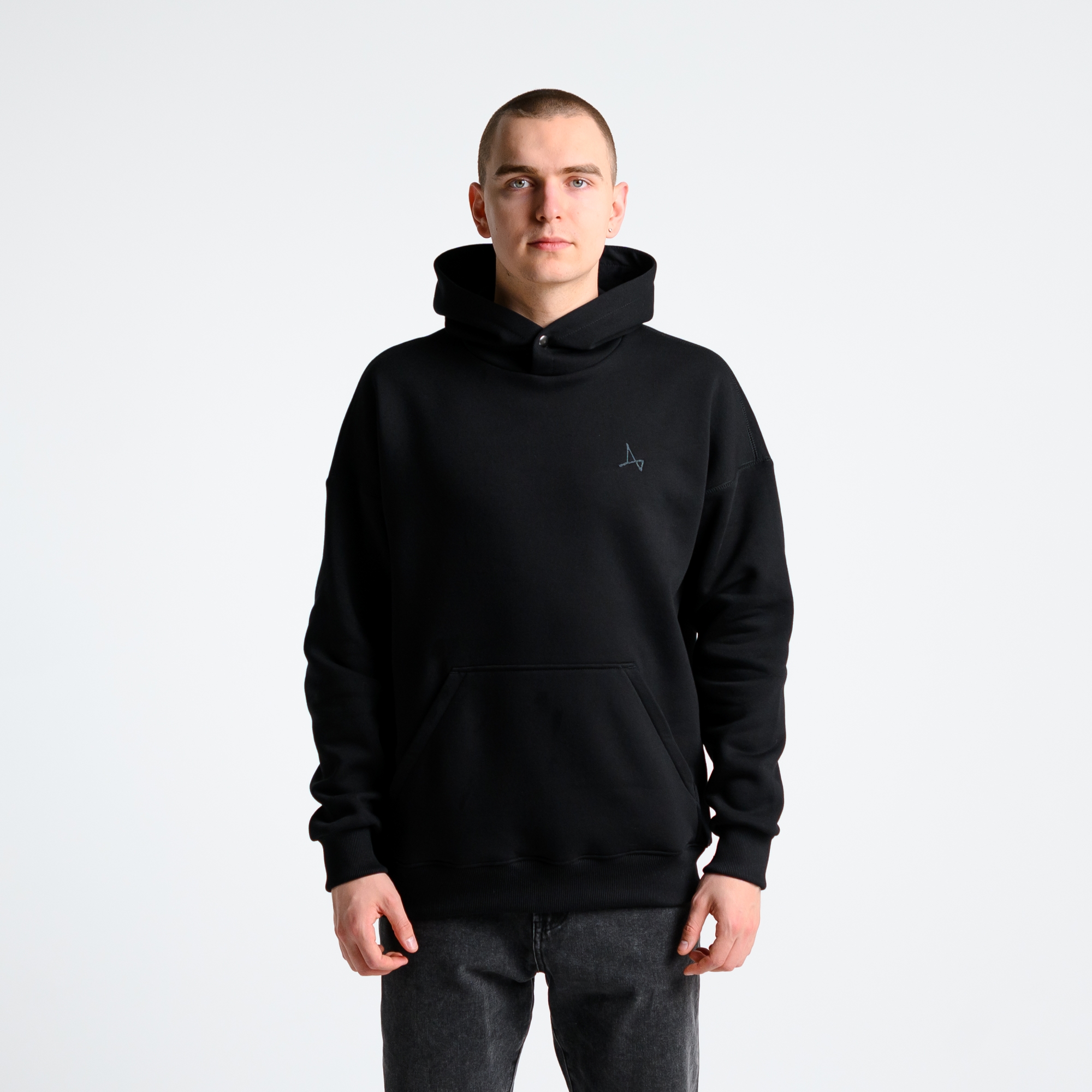 Утеплённое худи с вышивкой