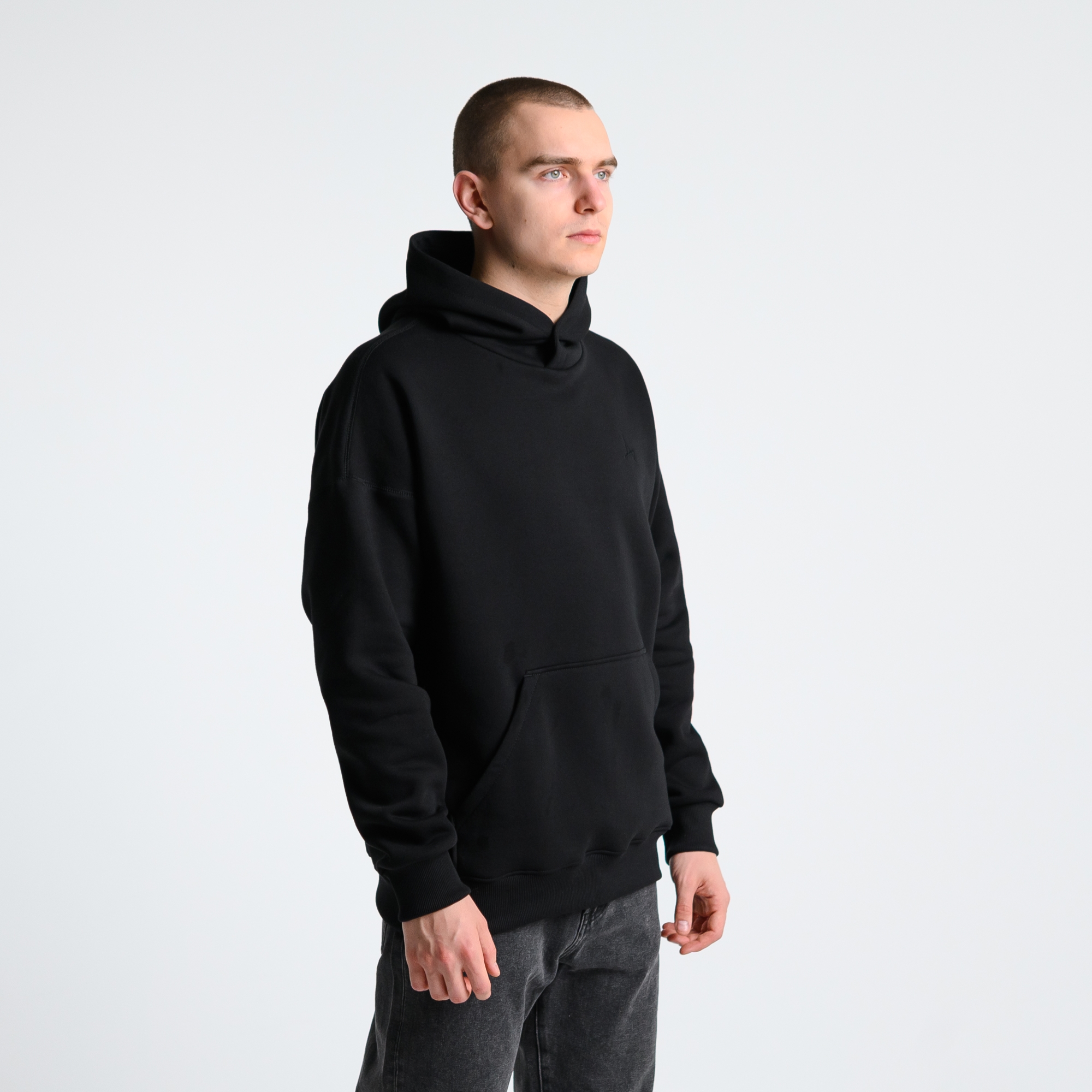 Утеплённое худи с вышивкой