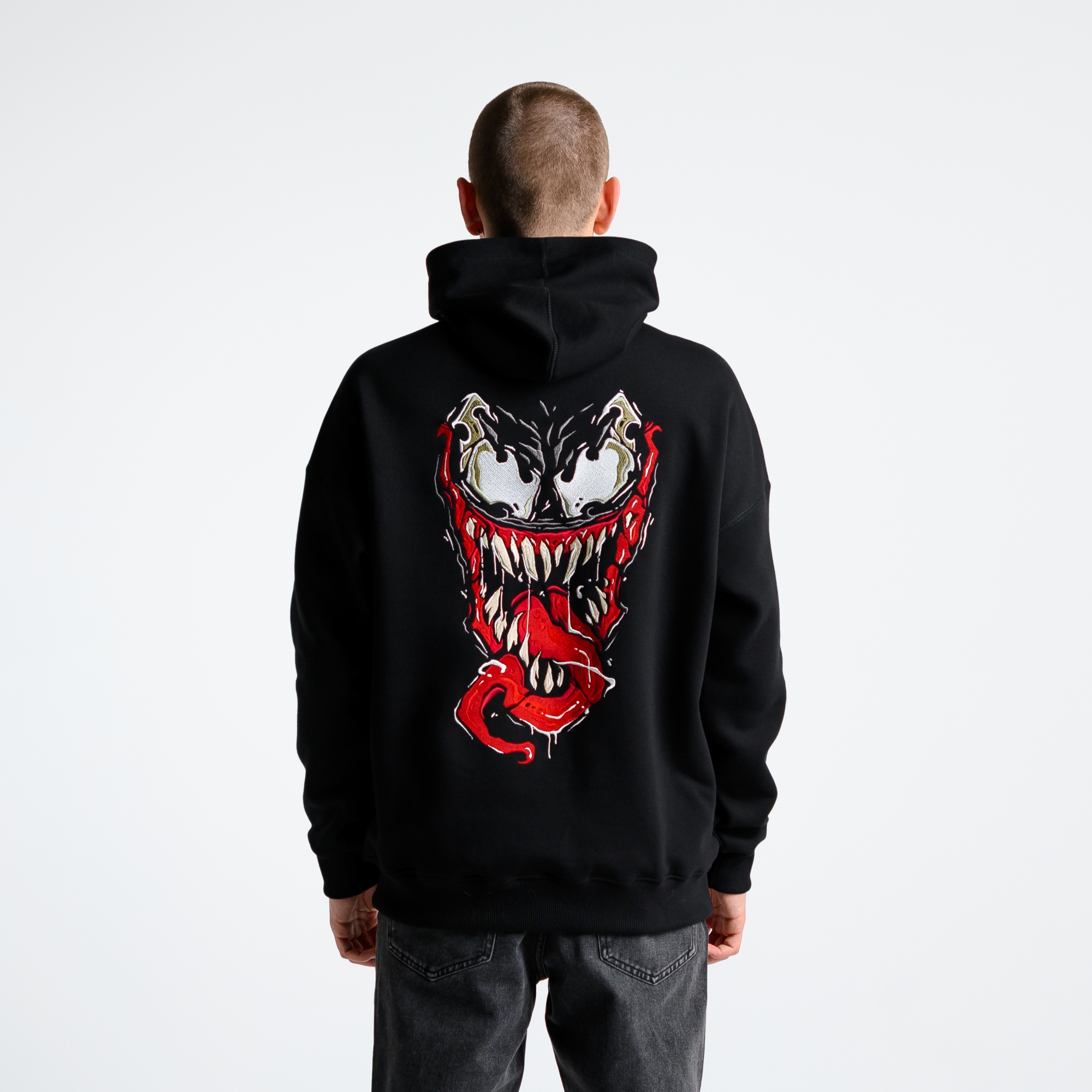 Утеплённое худи с вышивкой