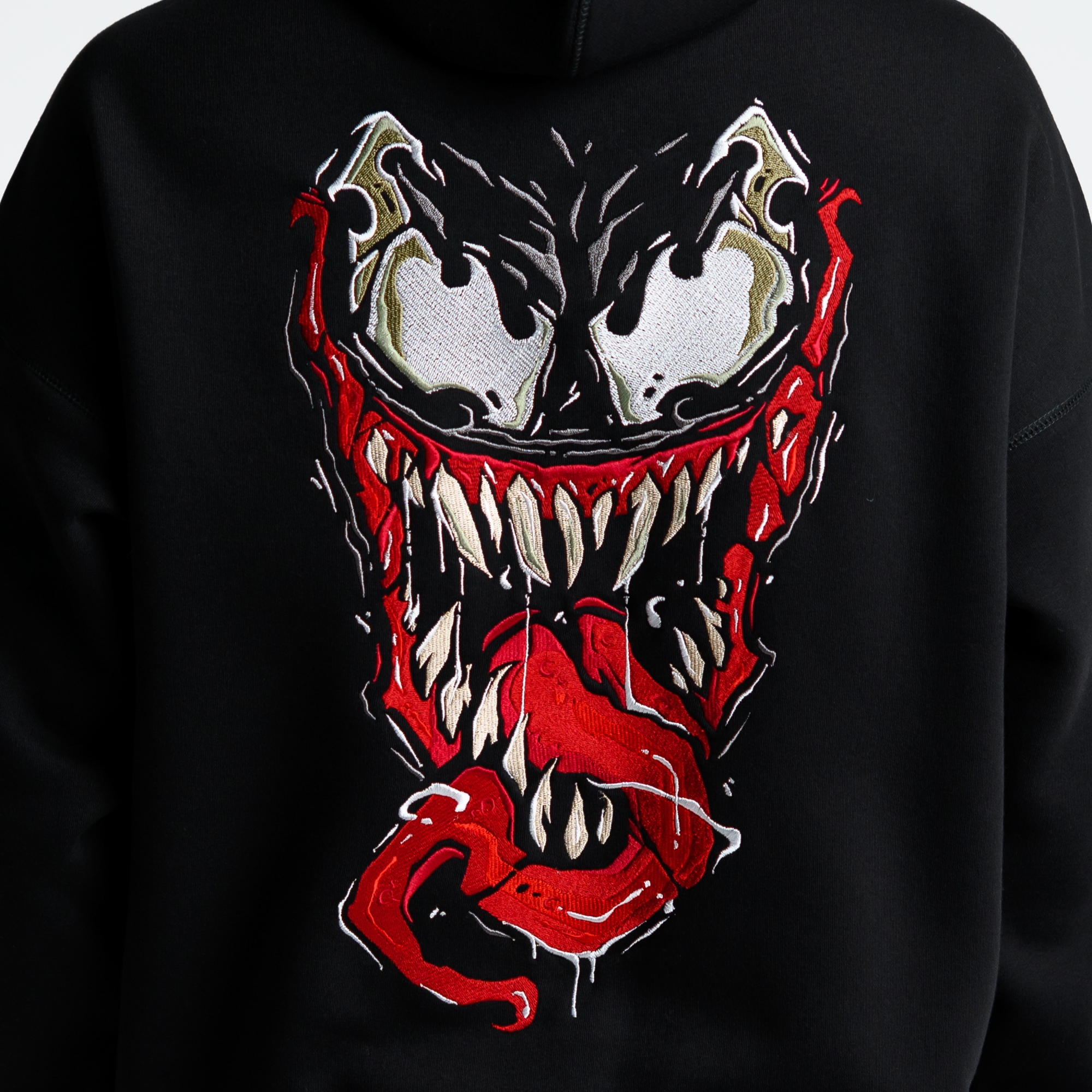 Утеплённое худи с вышивкой