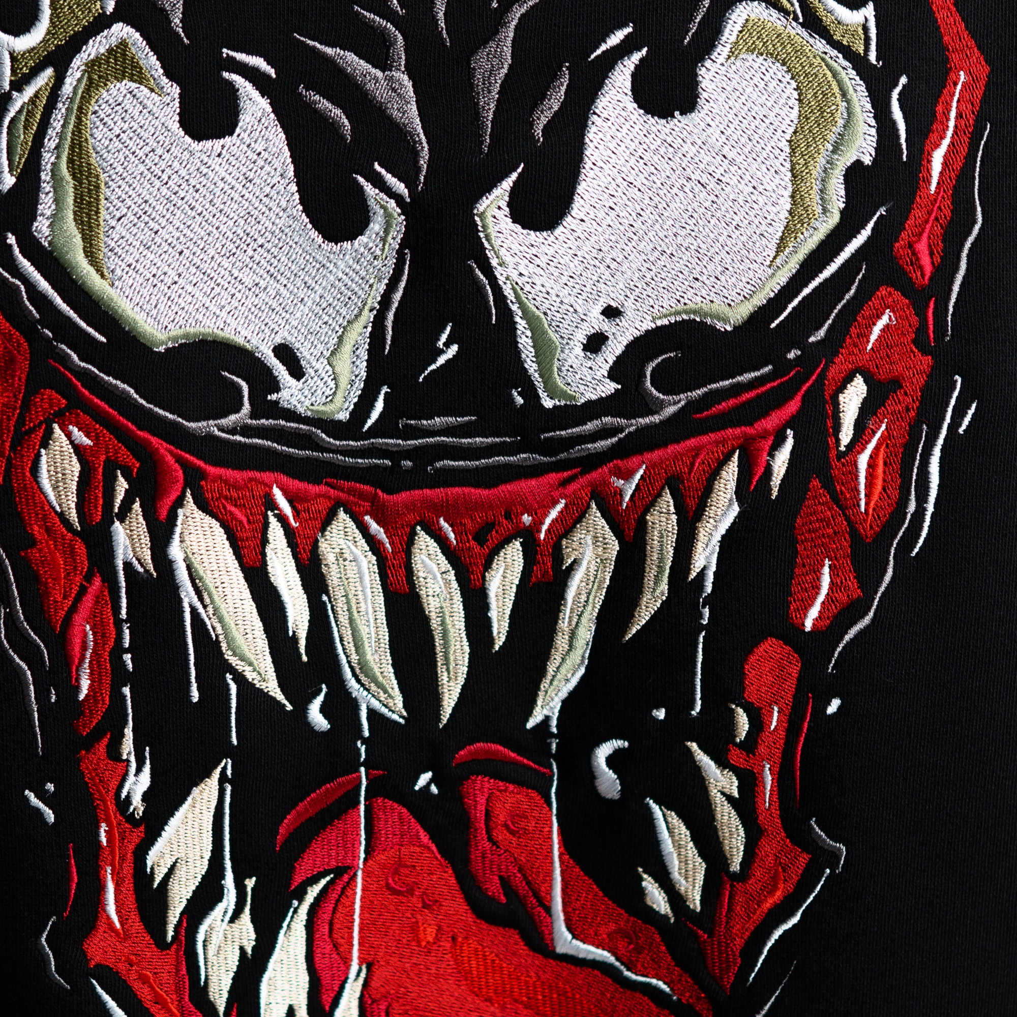 Утеплённое худи с вышивкой