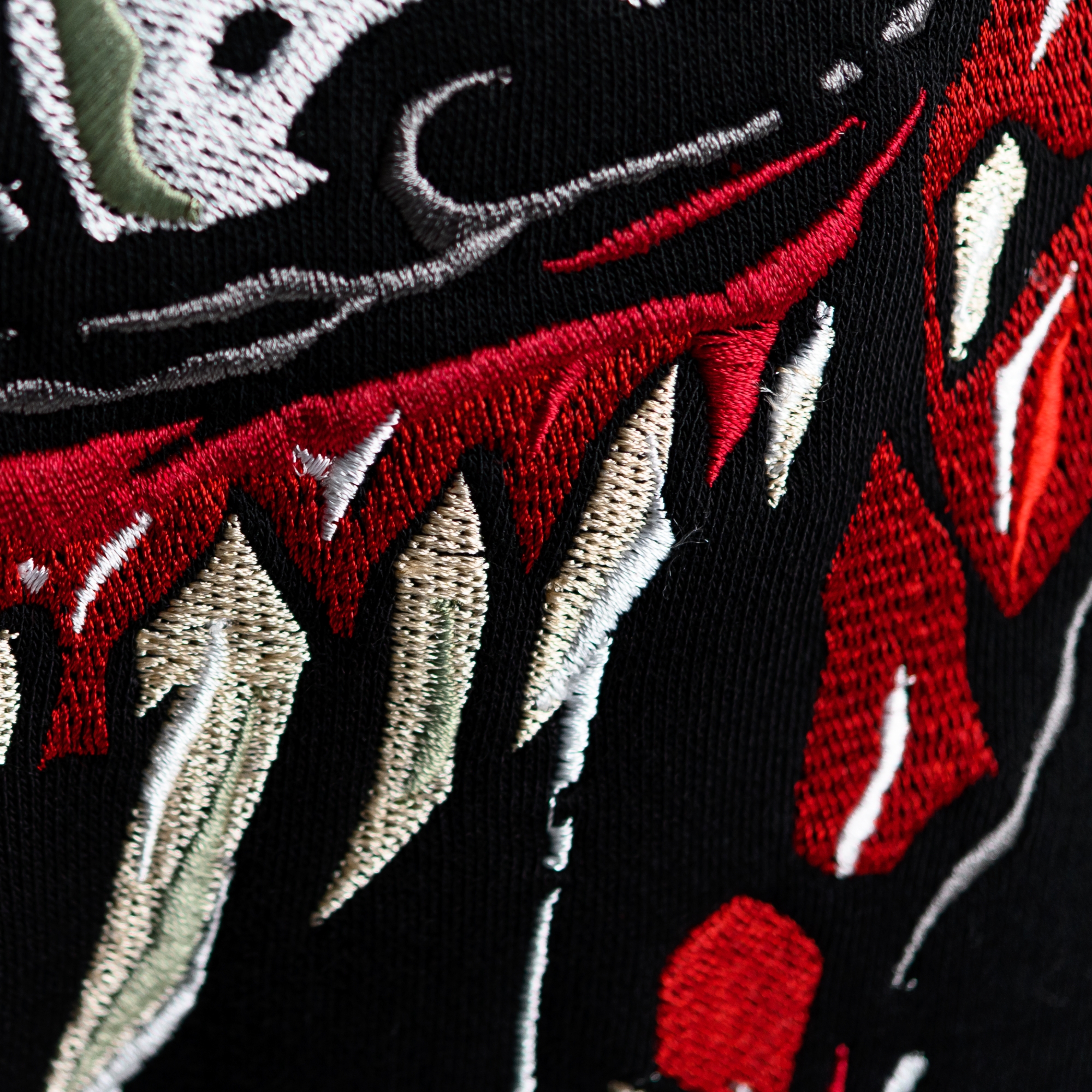 Утеплённое худи с вышивкой