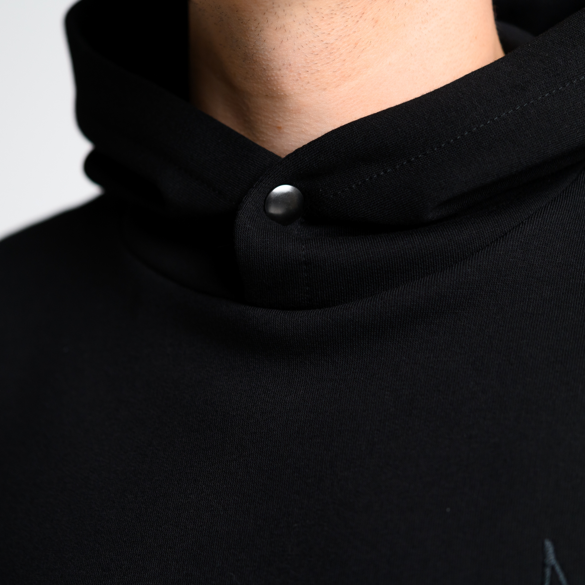 Утеплённое худи с вышивкой