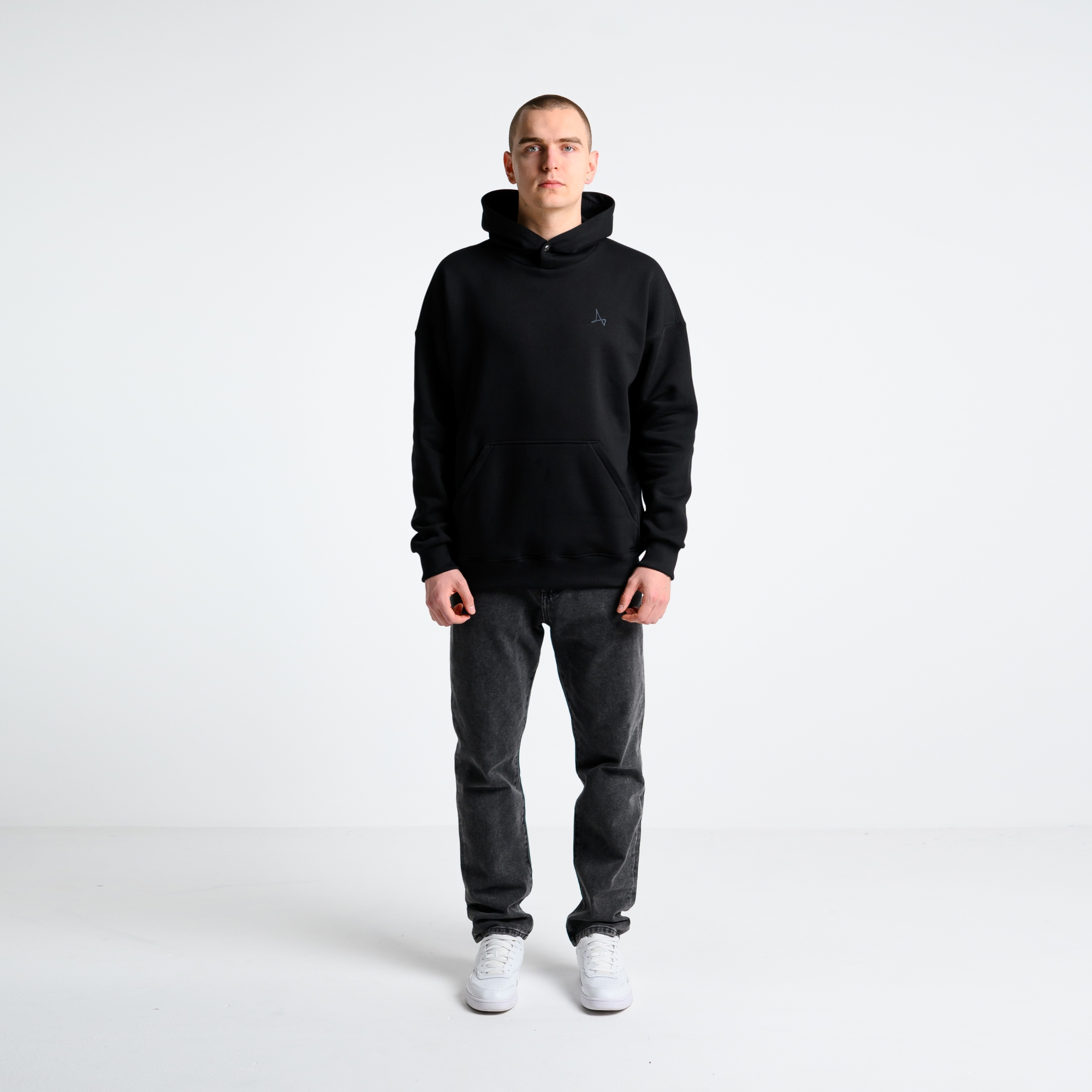 Утеплённое худи с вышивкой