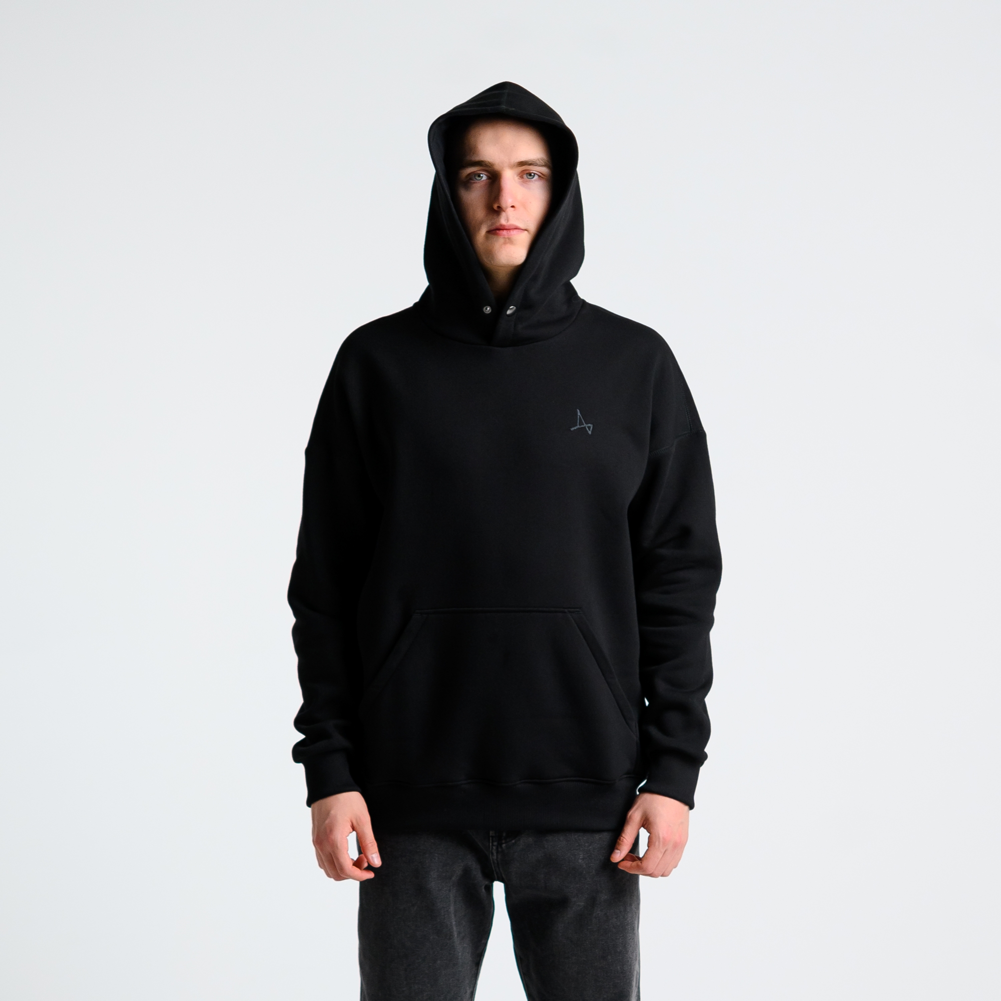 Утеплённое худи с вышивкой