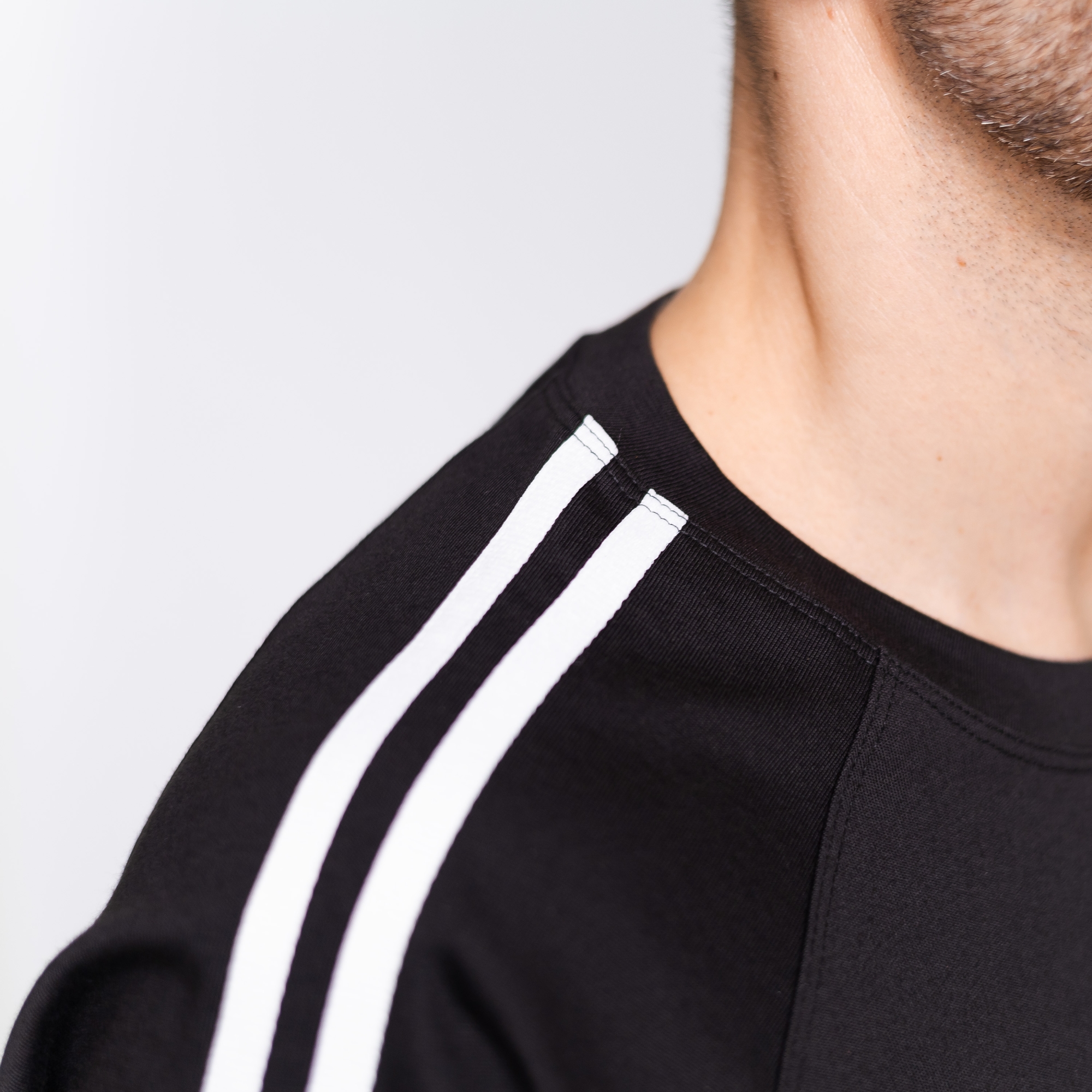 Лонгслив c лампасами