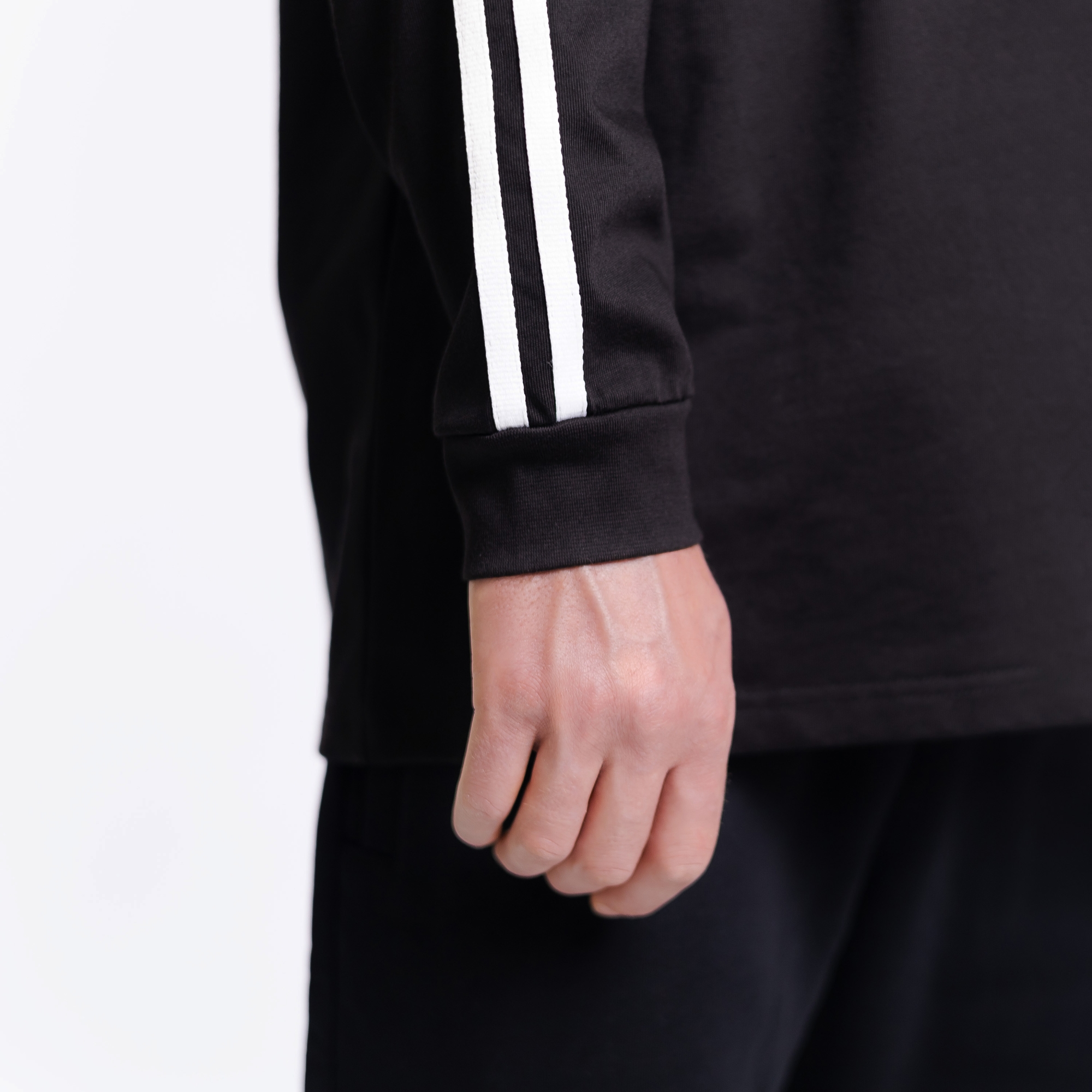 Лонгслив c лампасами