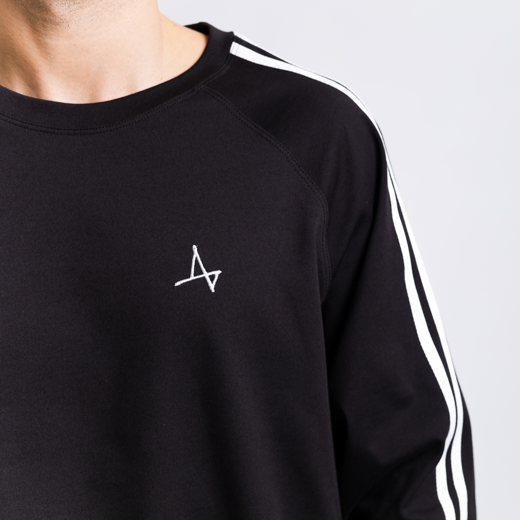 Лонгслив c лампасами