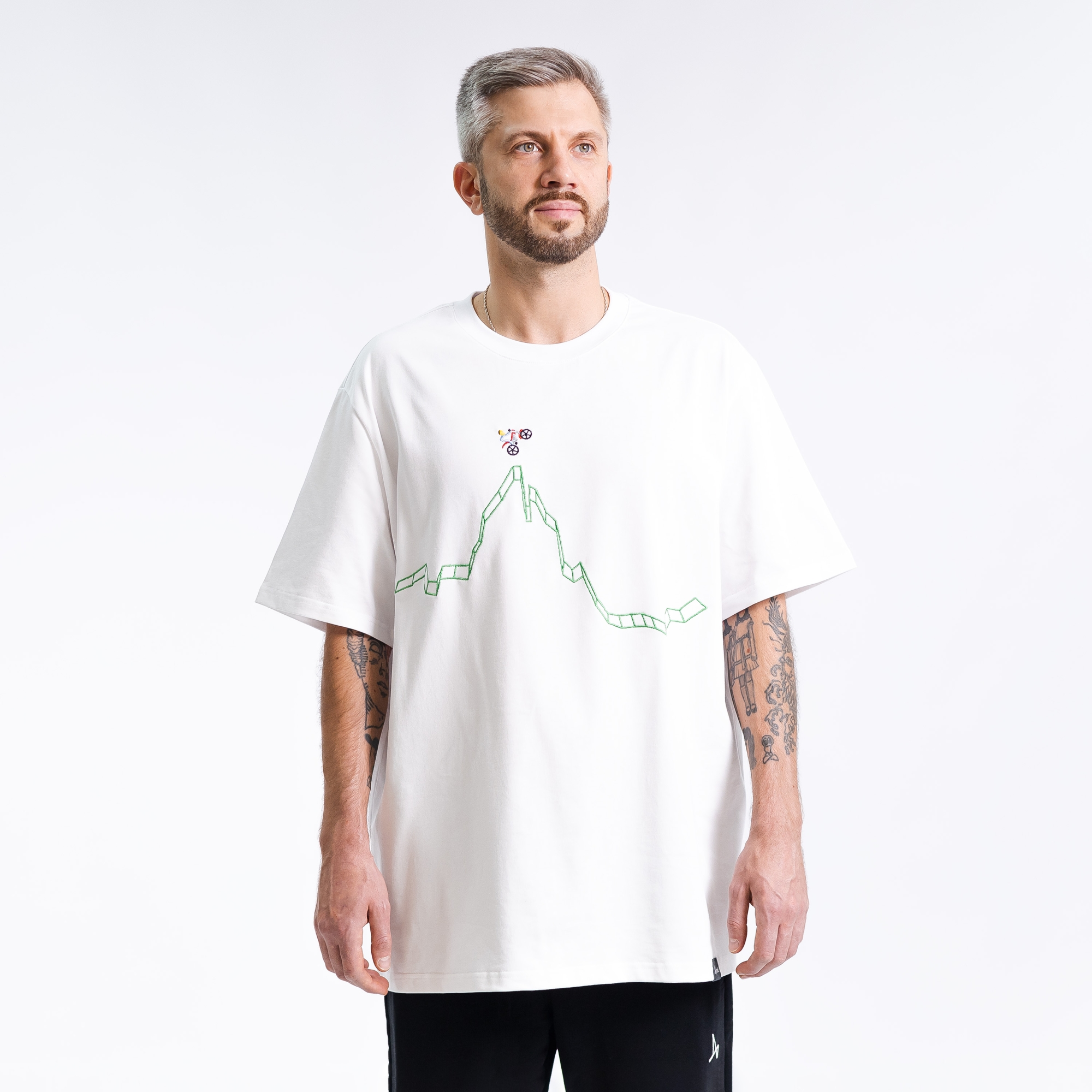 Футболка с вышивкой