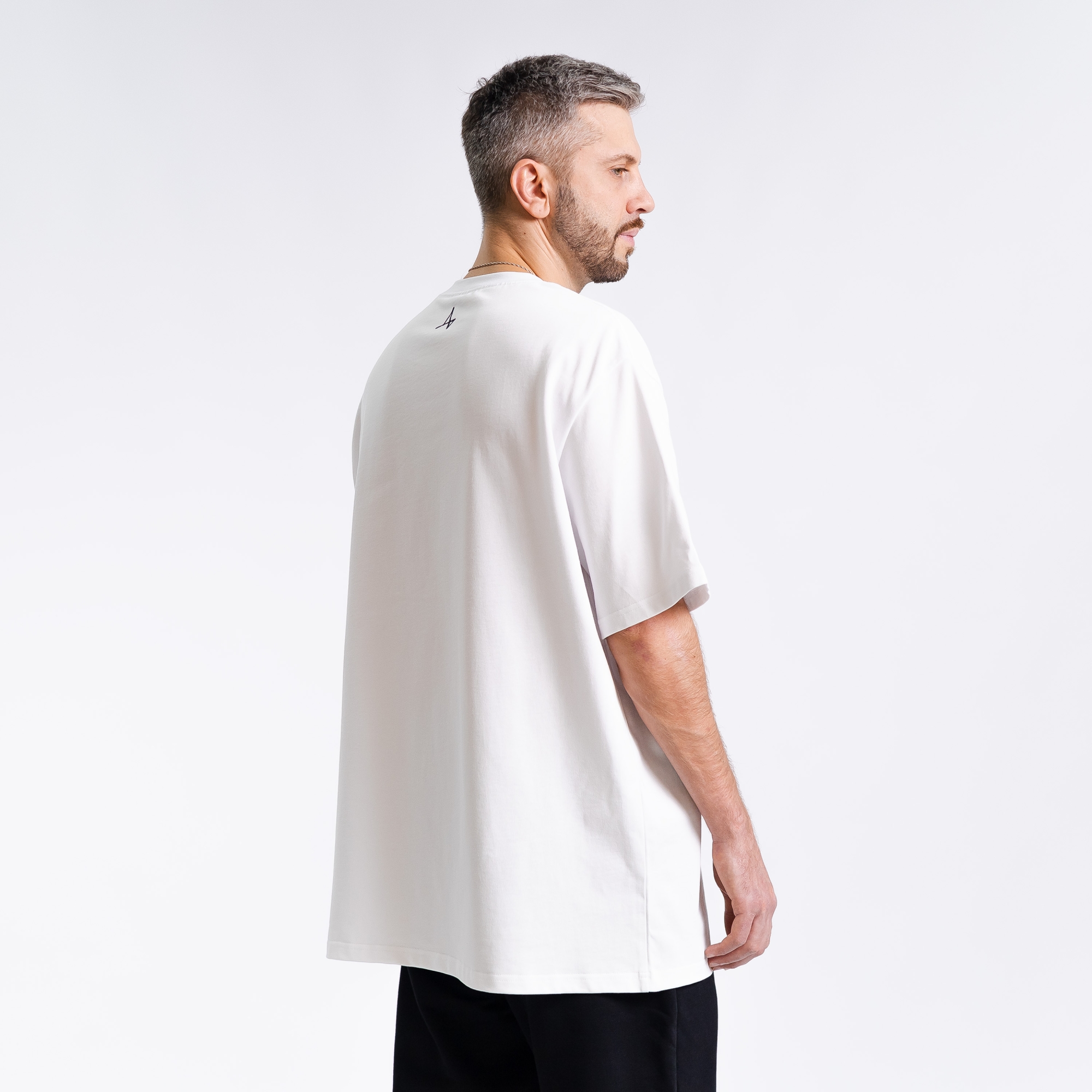 Футболка с вышивкой