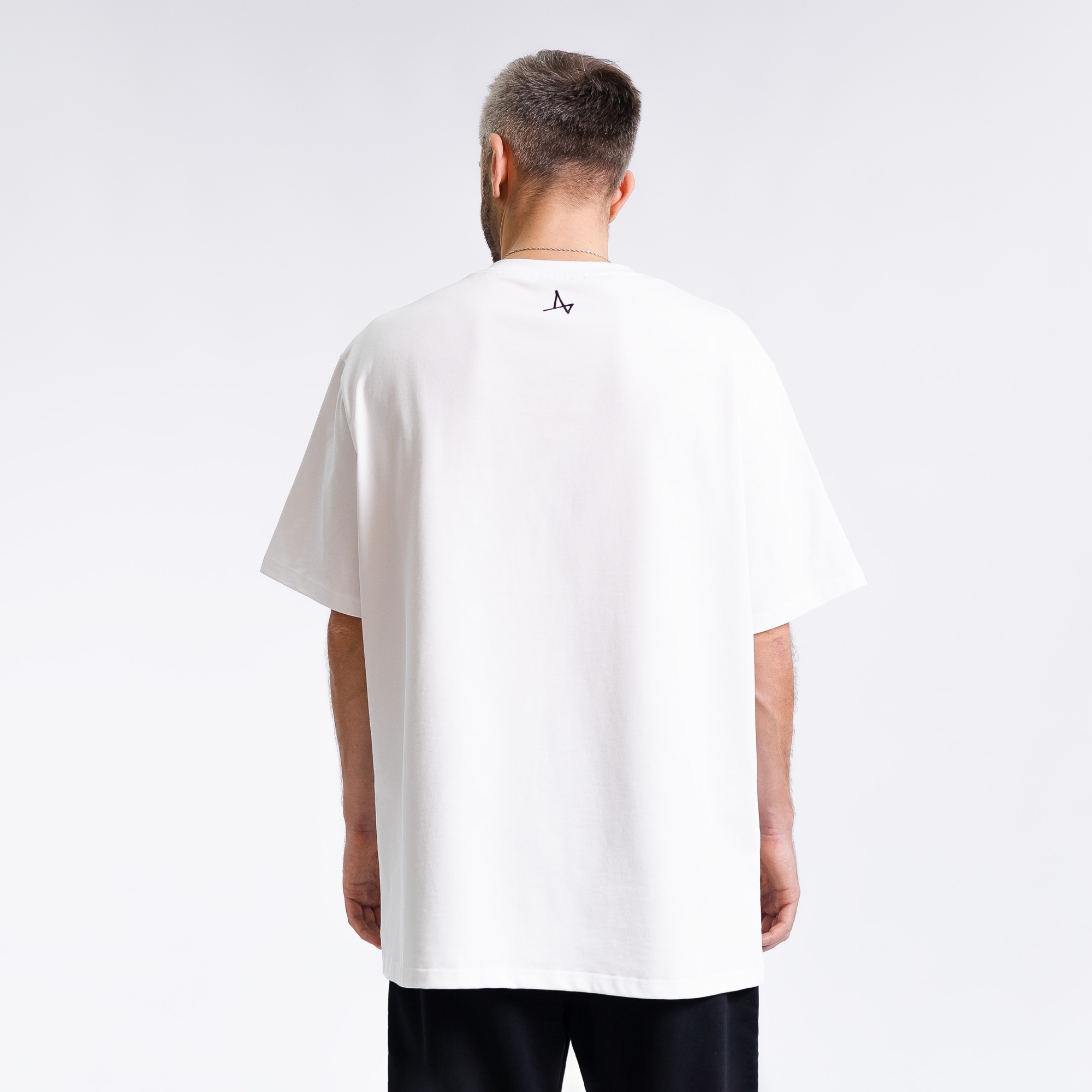 Футболка с вышивкой