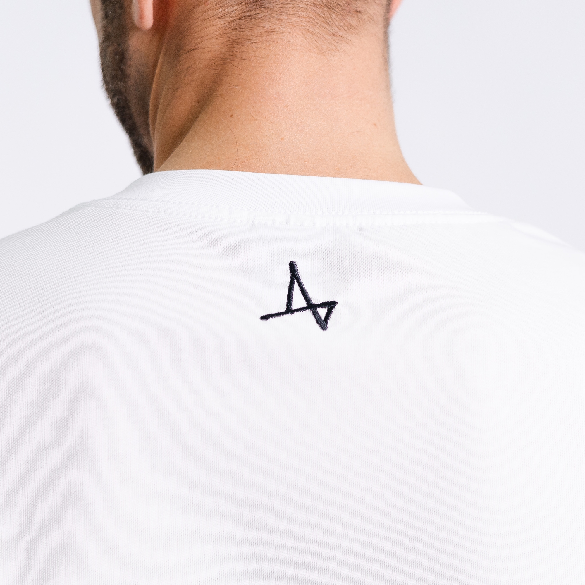 Футболка с вышивкой