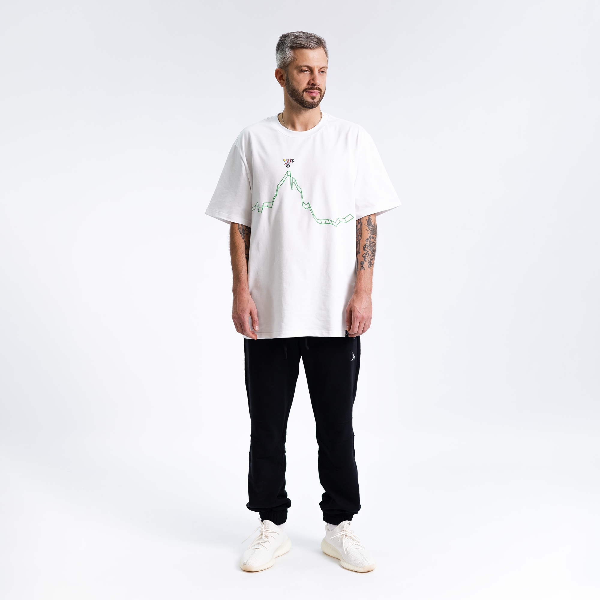 Футболка с вышивкой