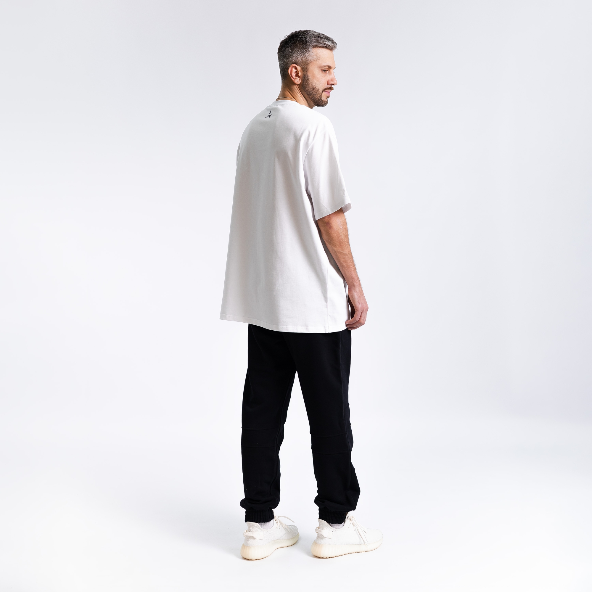 Футболка с вышивкой