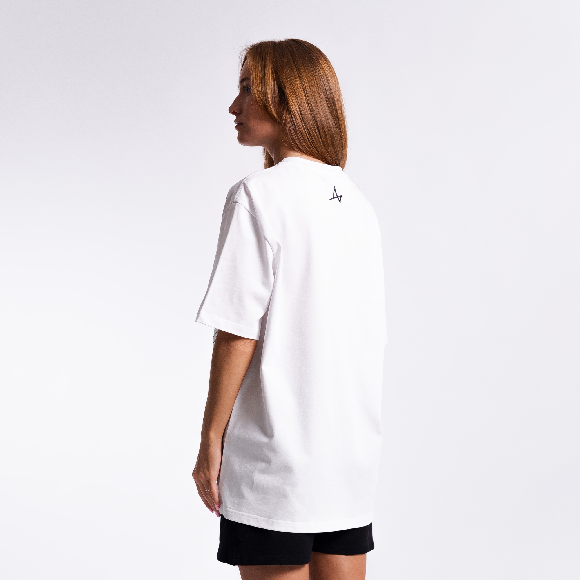 Футболка с вышивкой