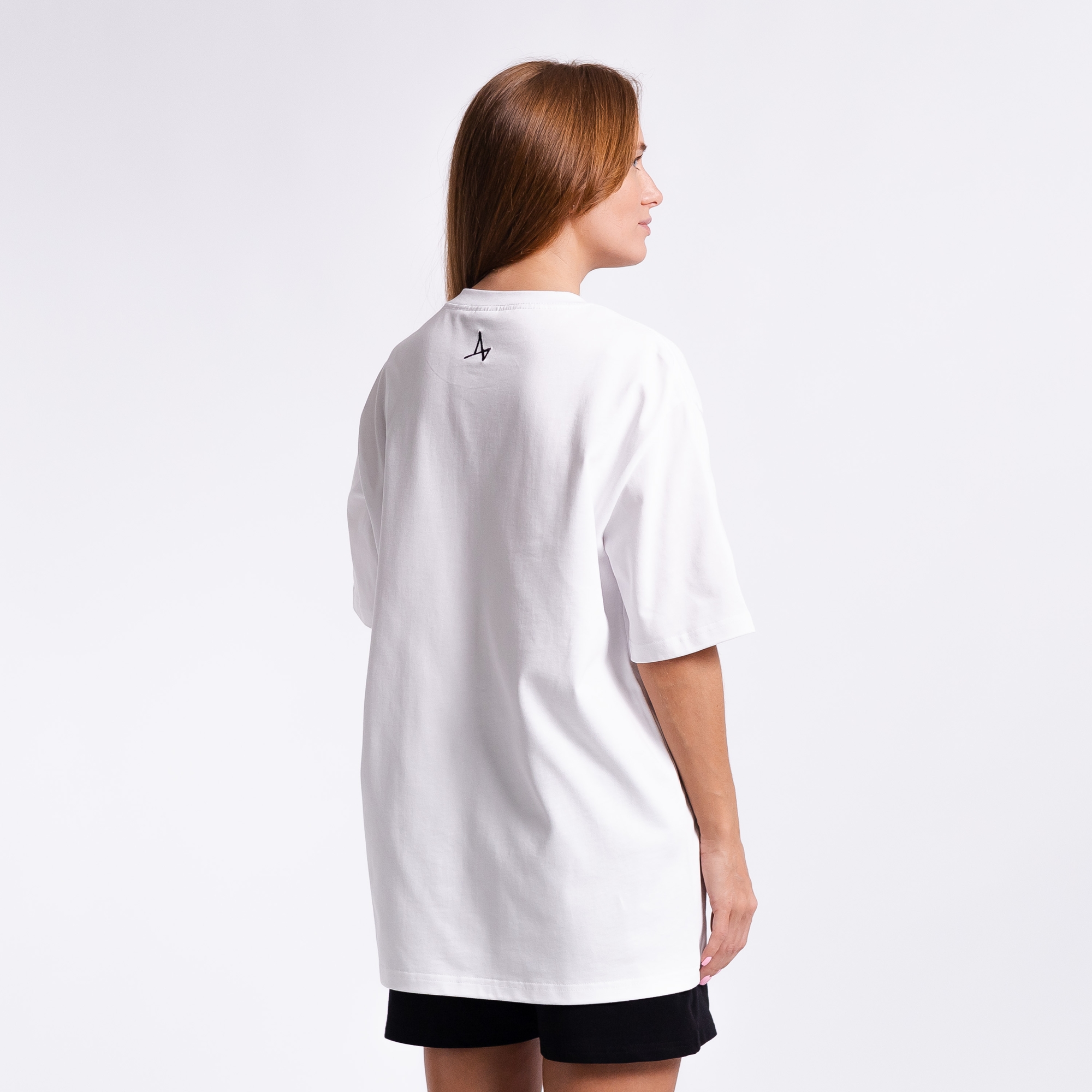 Футболка с вышивкой