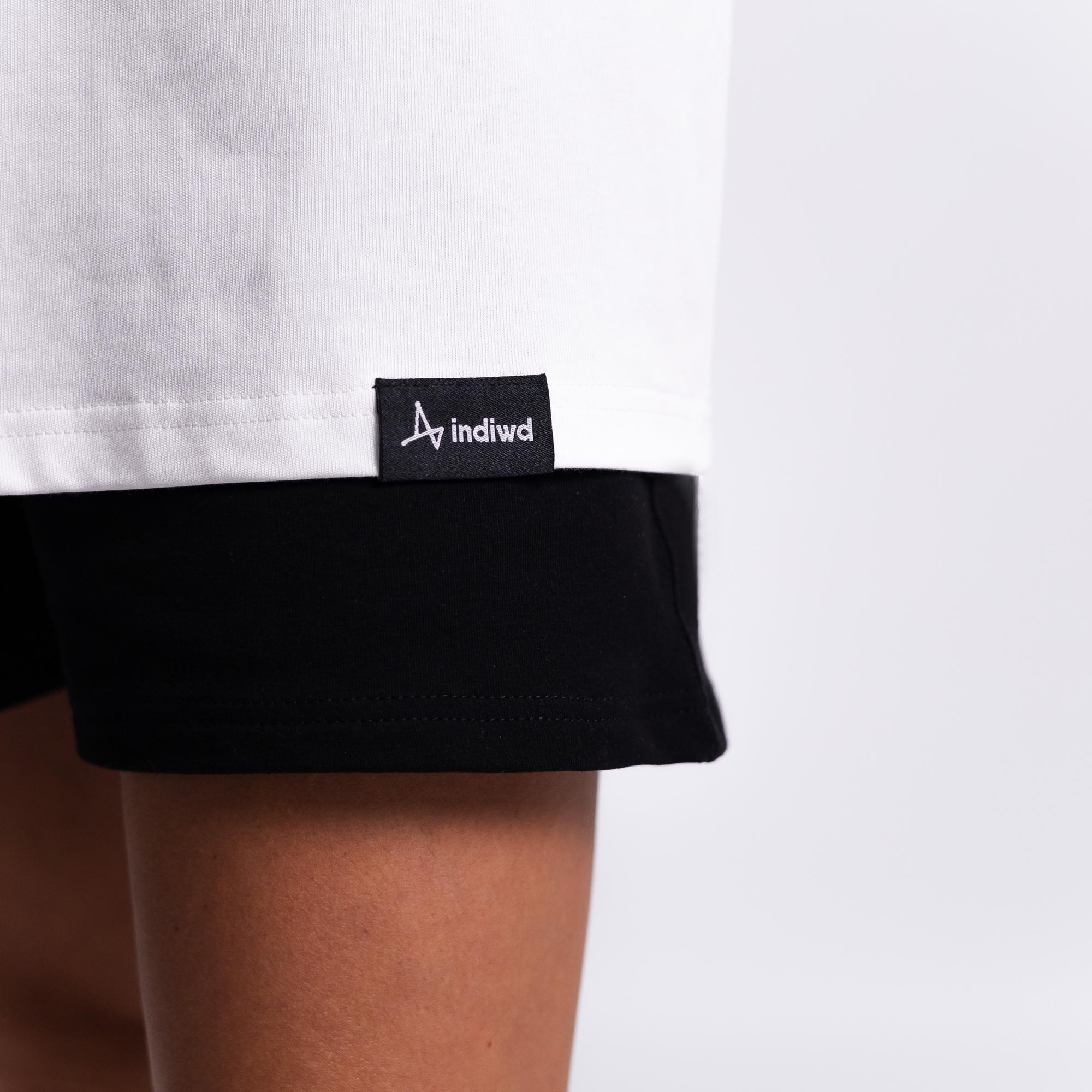 Футболка с вышивкой