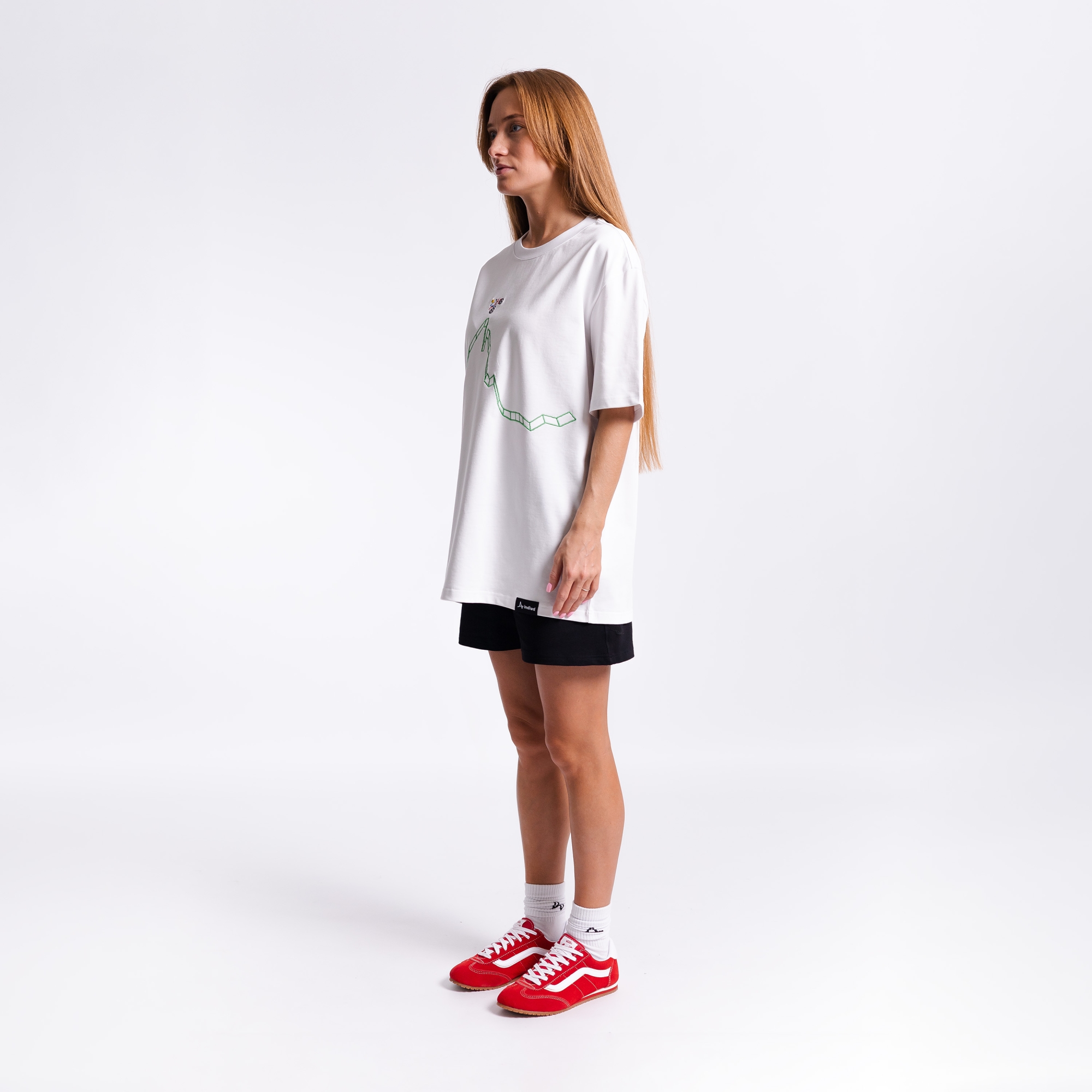 Футболка с вышивкой