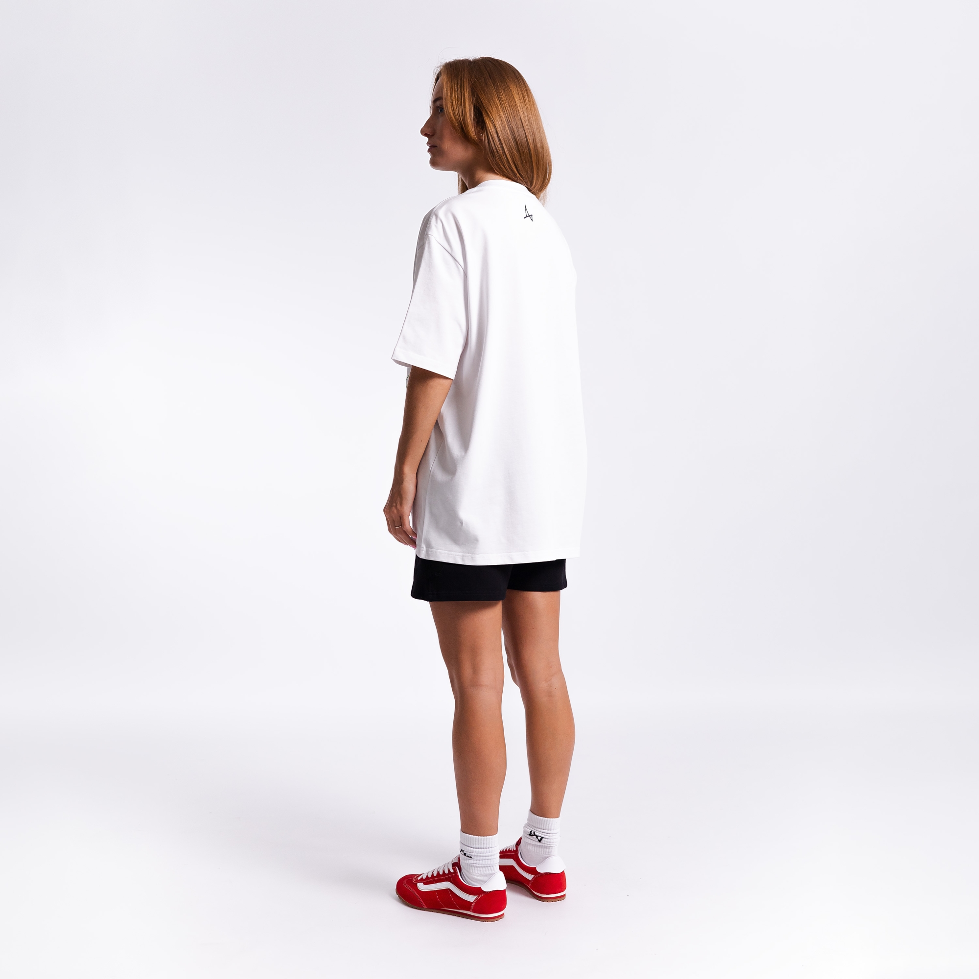 Футболка с вышивкой