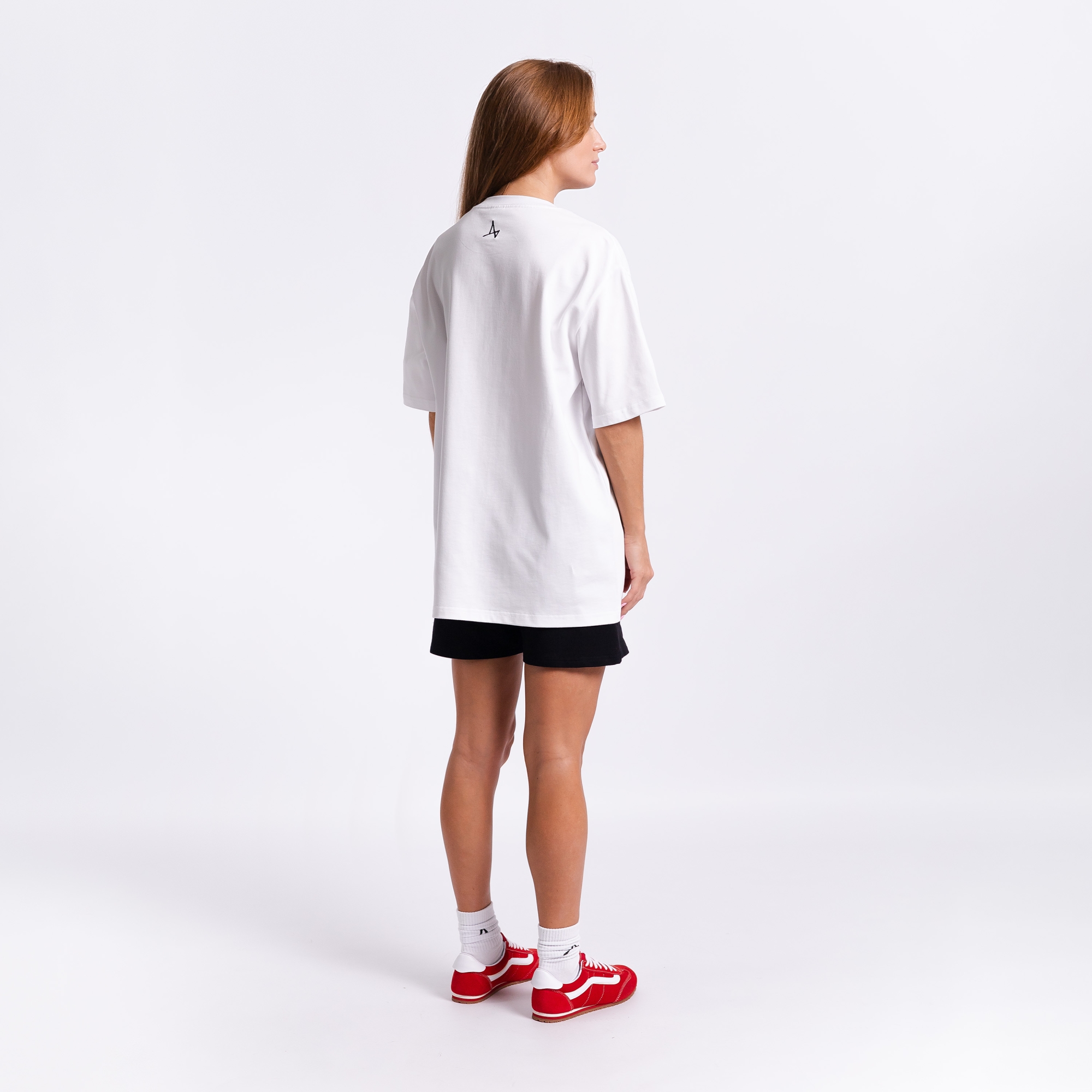 Футболка с вышивкой