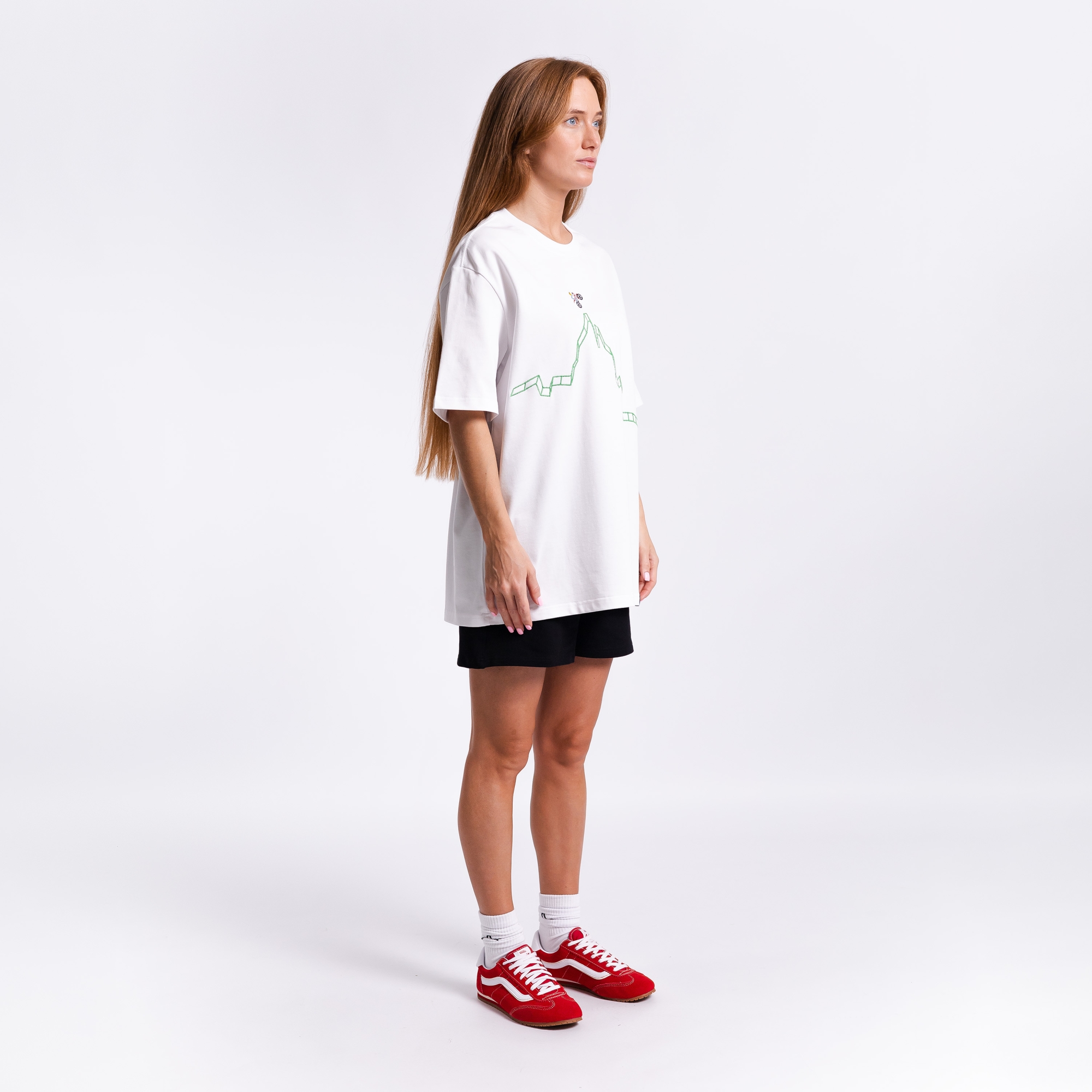 Футболка с вышивкой