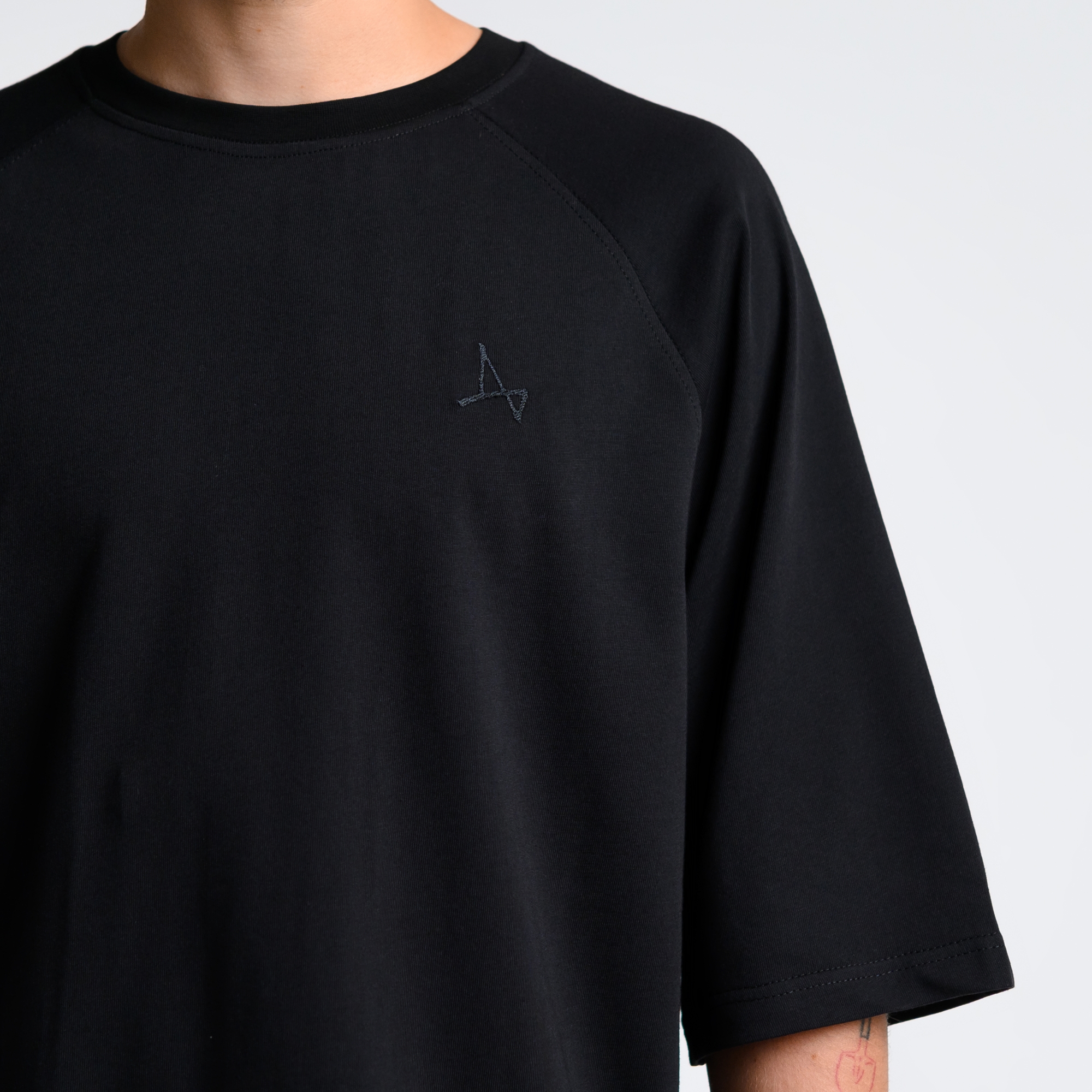 Футболка реглан с удлиненным рукавом