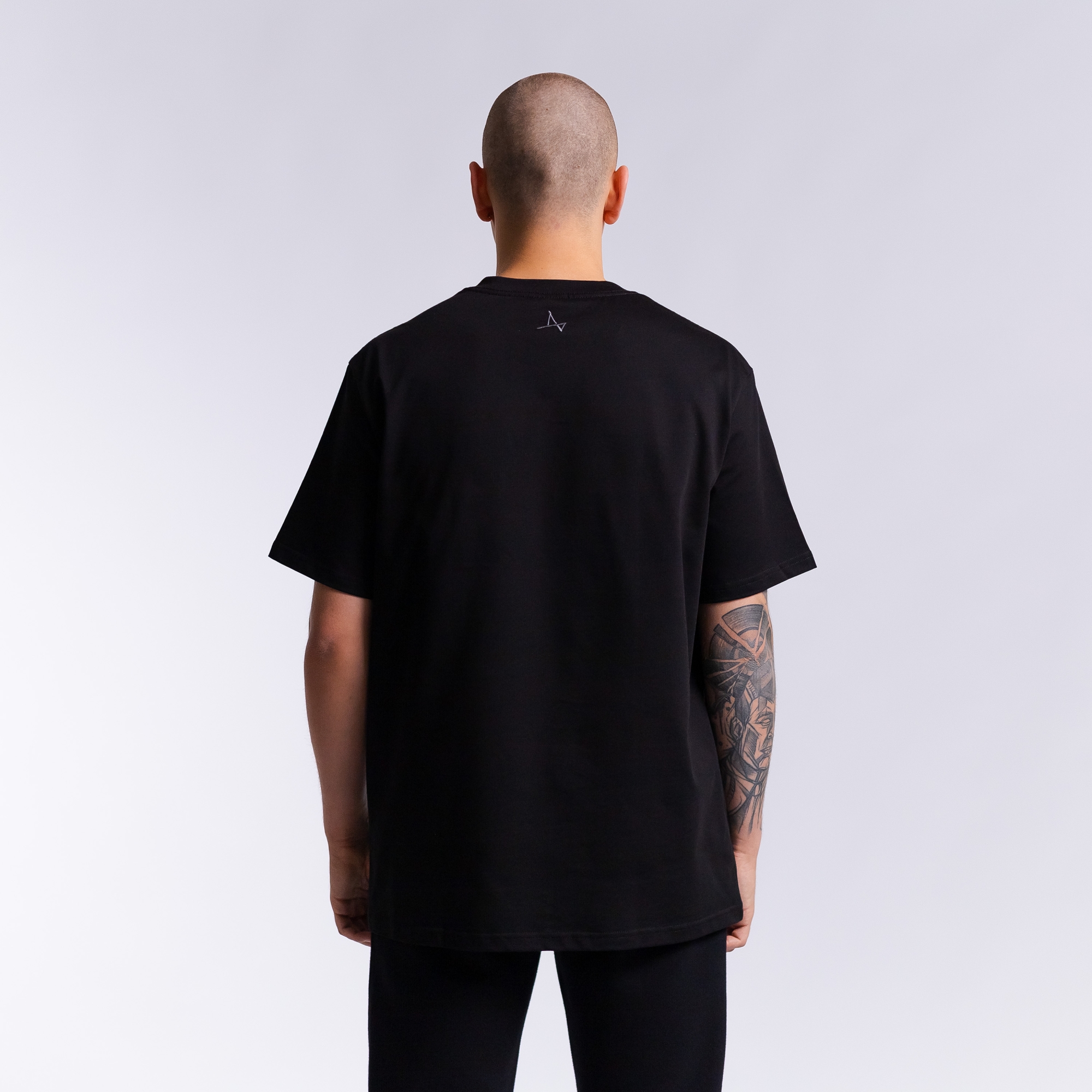 Футболка с вышивкой