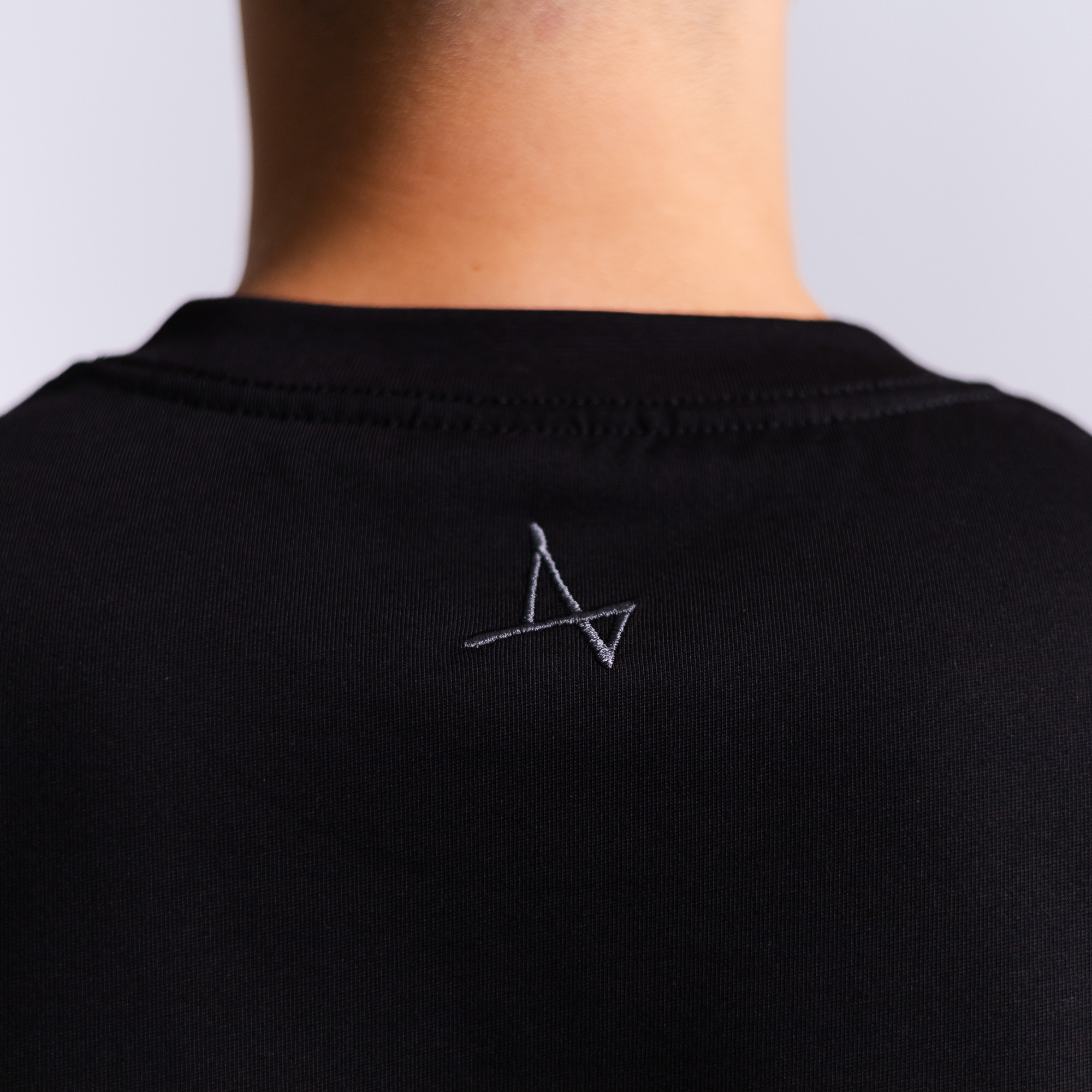 Футболка с вышивкой