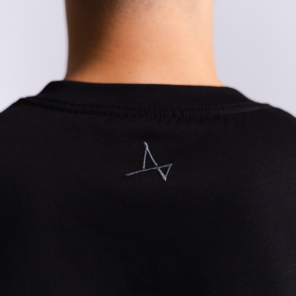 Футболка с вышивкой