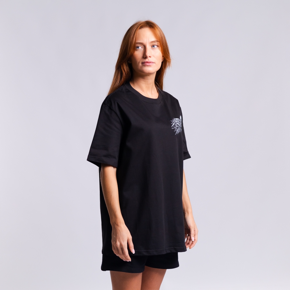 Футболка с вышивкой