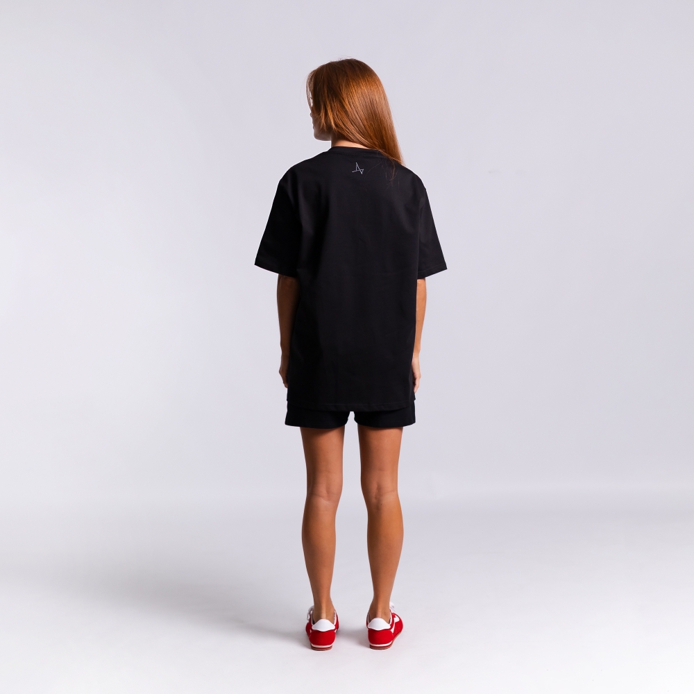 Футболка с вышивкой