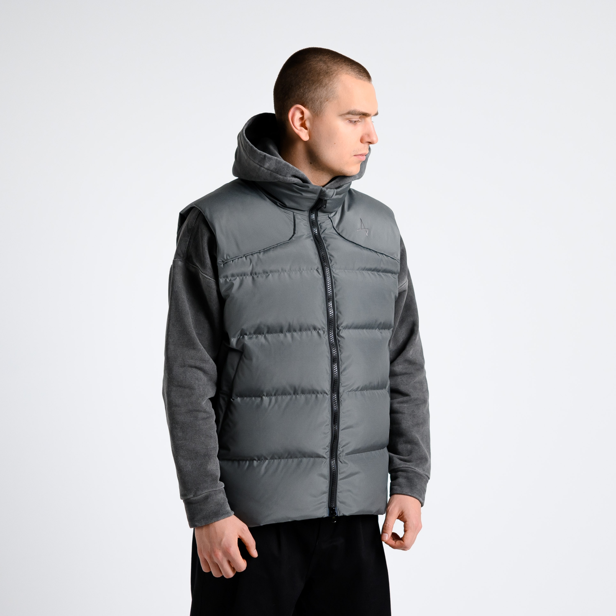 Жилет пуховой Simple