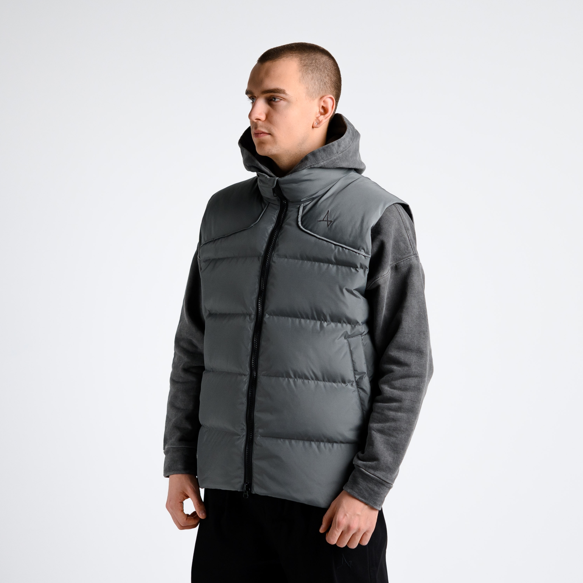 Жилет пуховой Simple