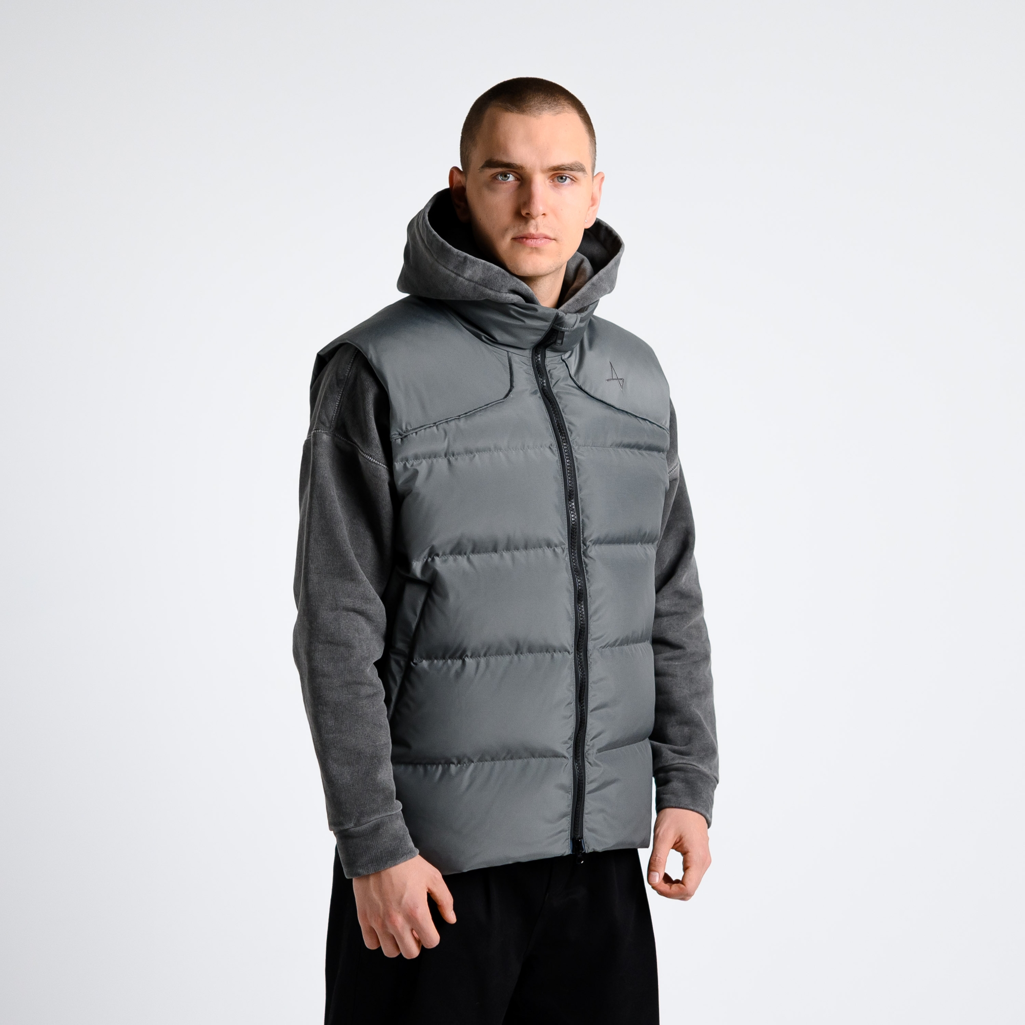 Жилет пуховой Simple