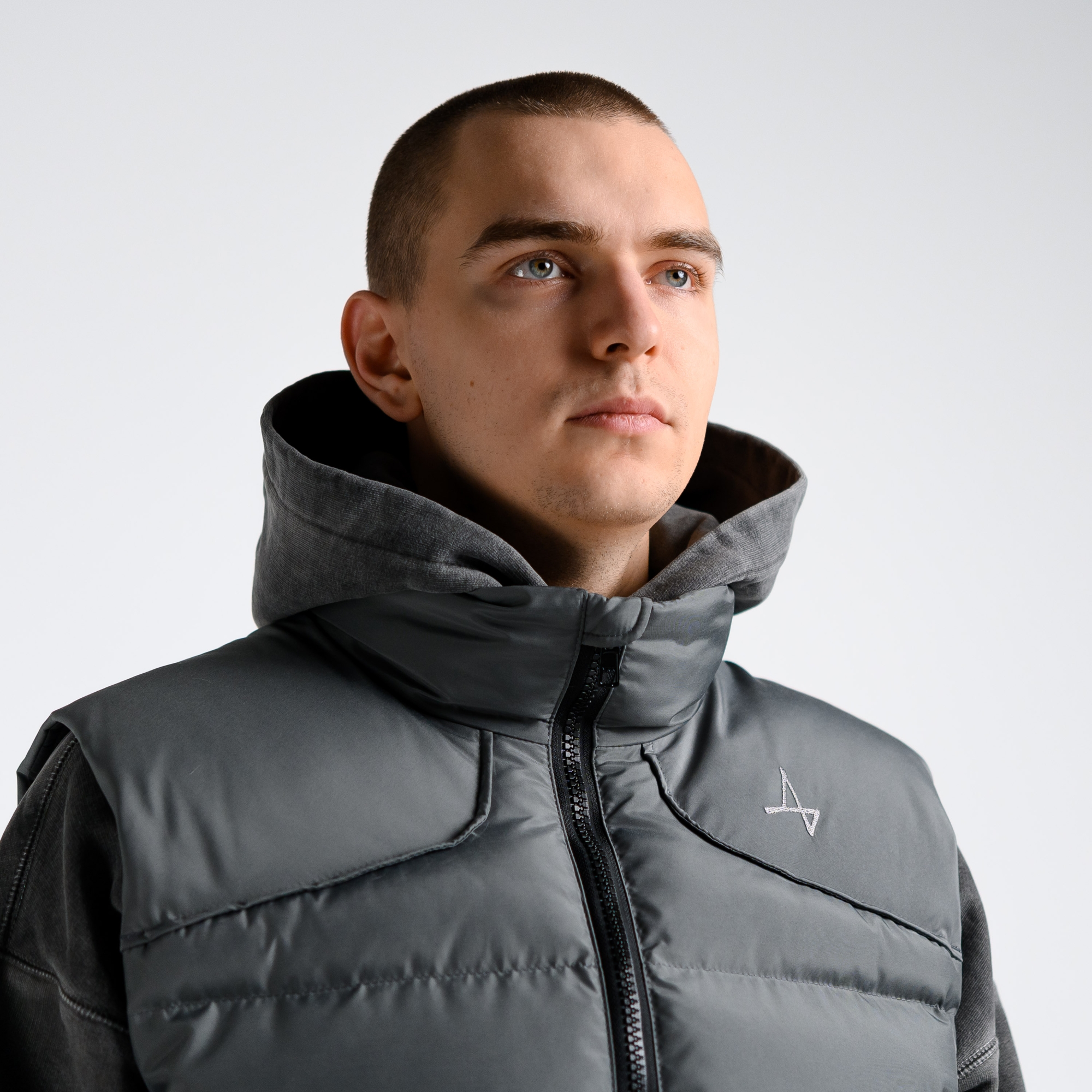 Жилет пуховой Simple