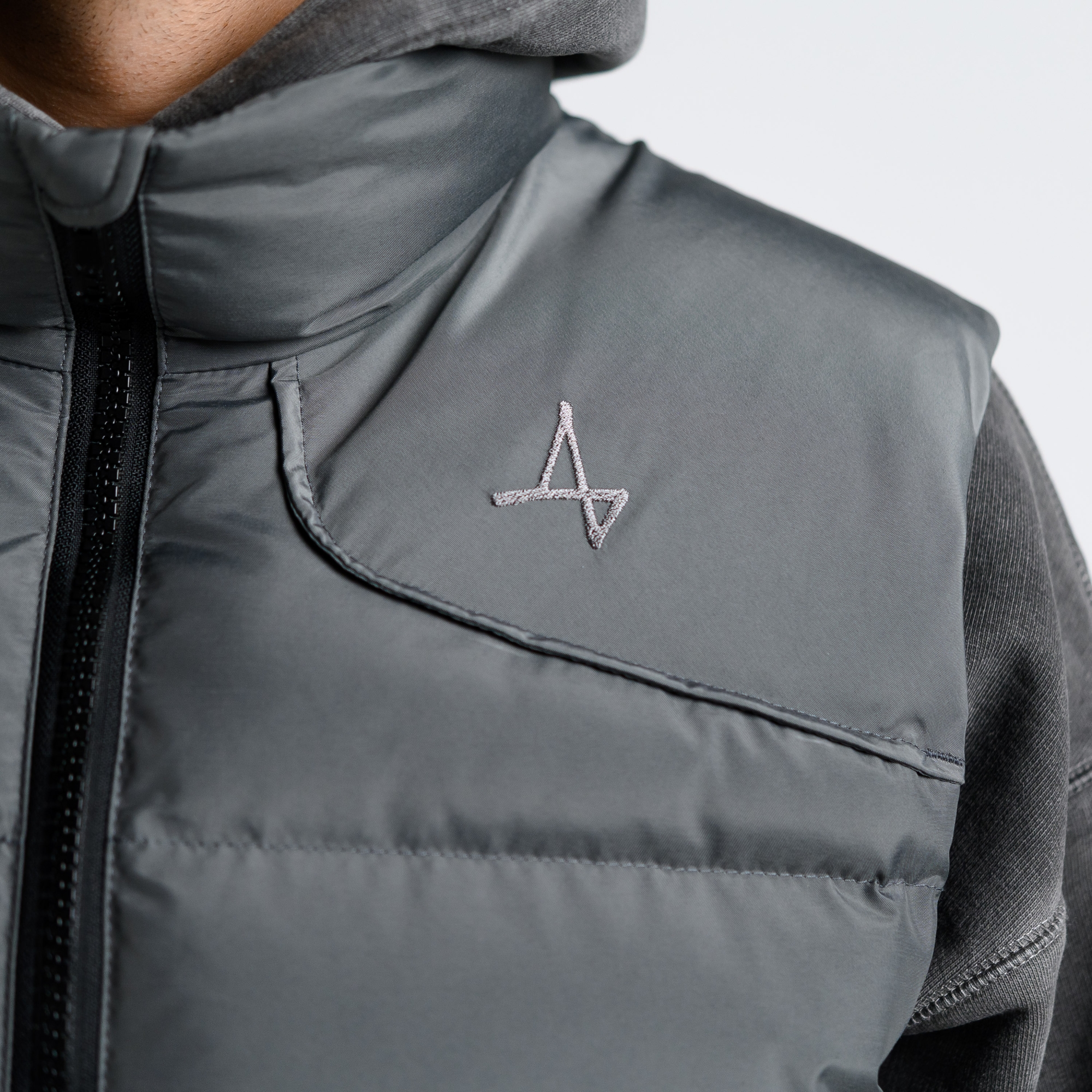 Жилет пуховой Simple