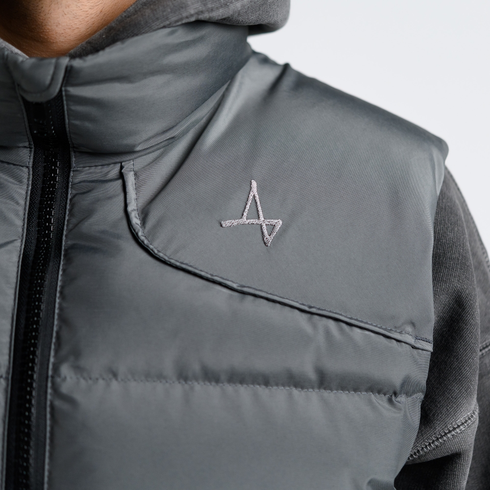 Жилет пуховой Simple