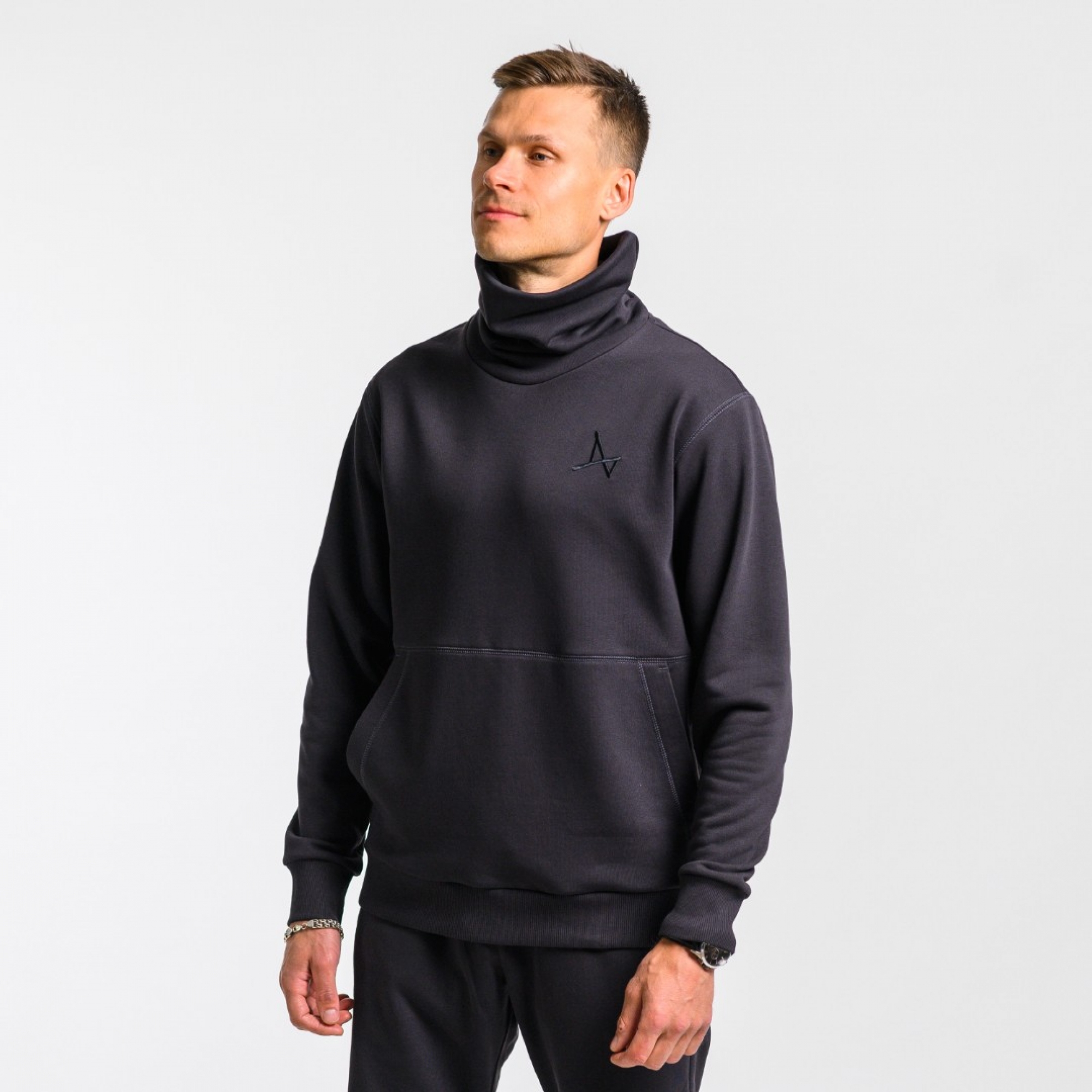 Свитшот с воротом