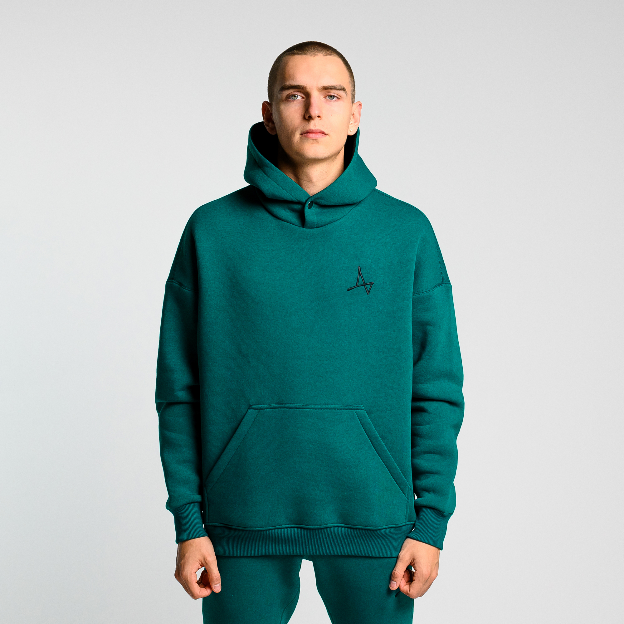 Утеплённое худи Simple c кнопкой