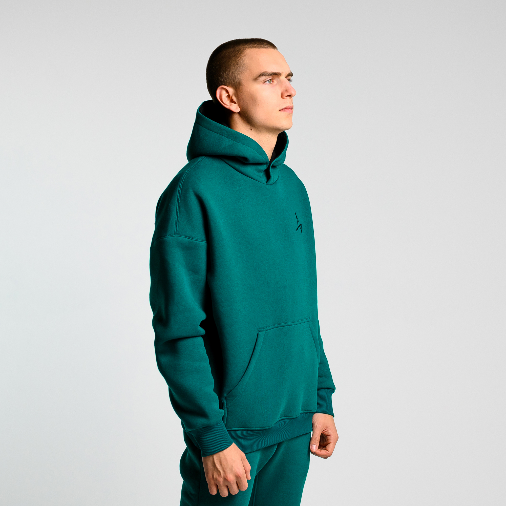 Утеплённое худи Simple c кнопкой