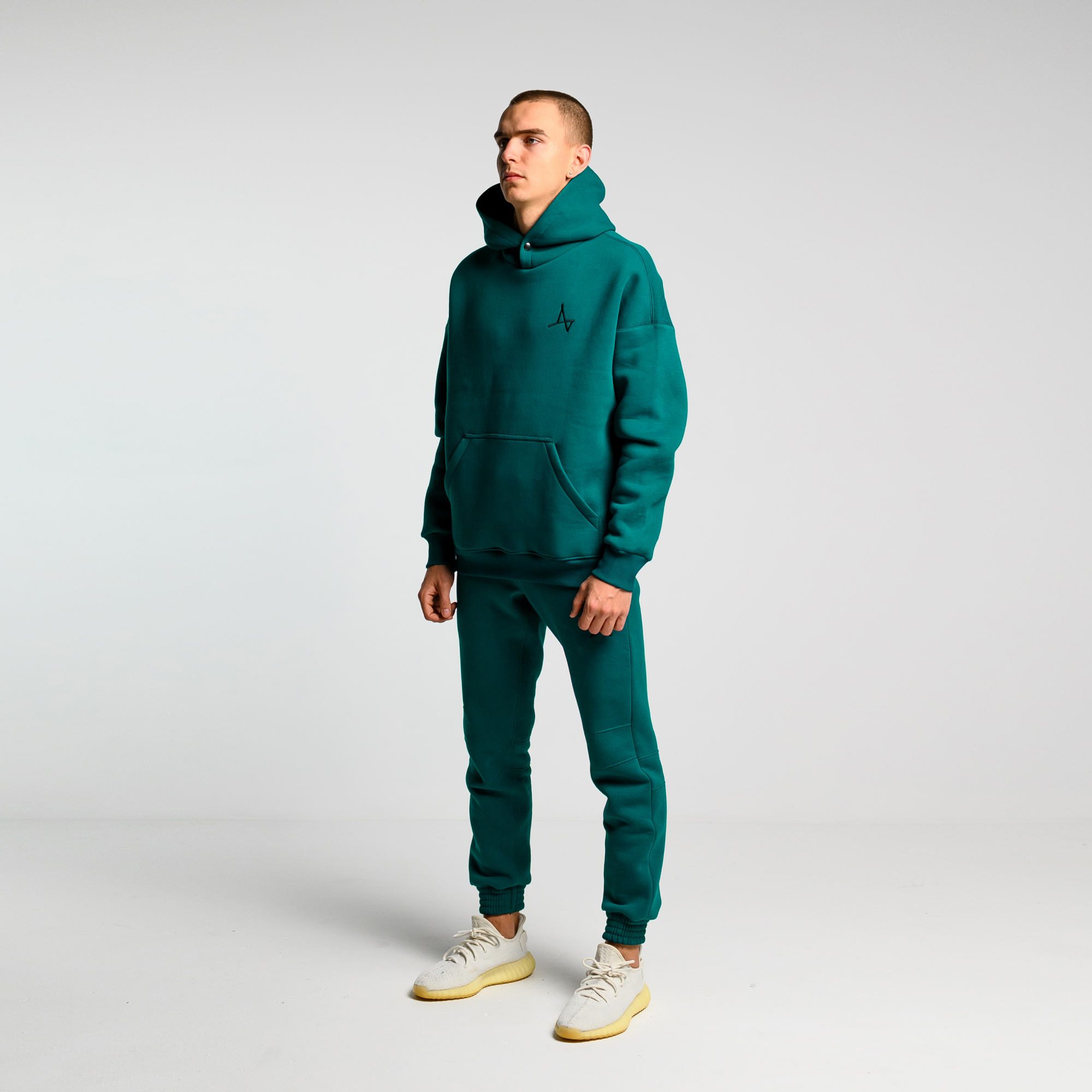 Утеплённое худи Simple c кнопкой