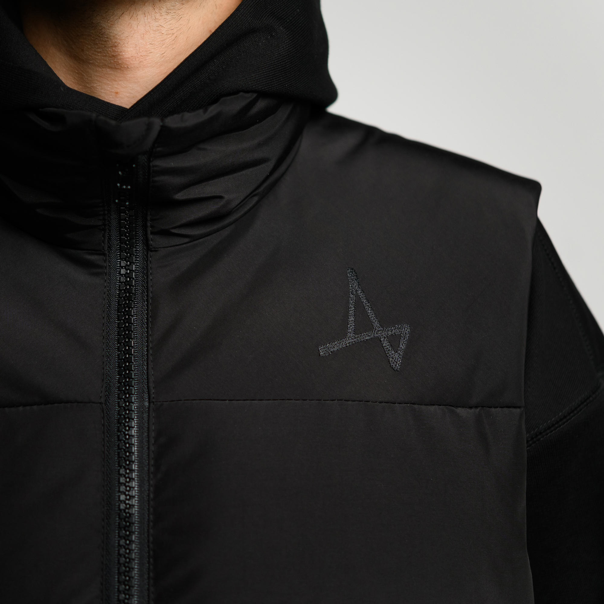 Жилет пуховой Simple