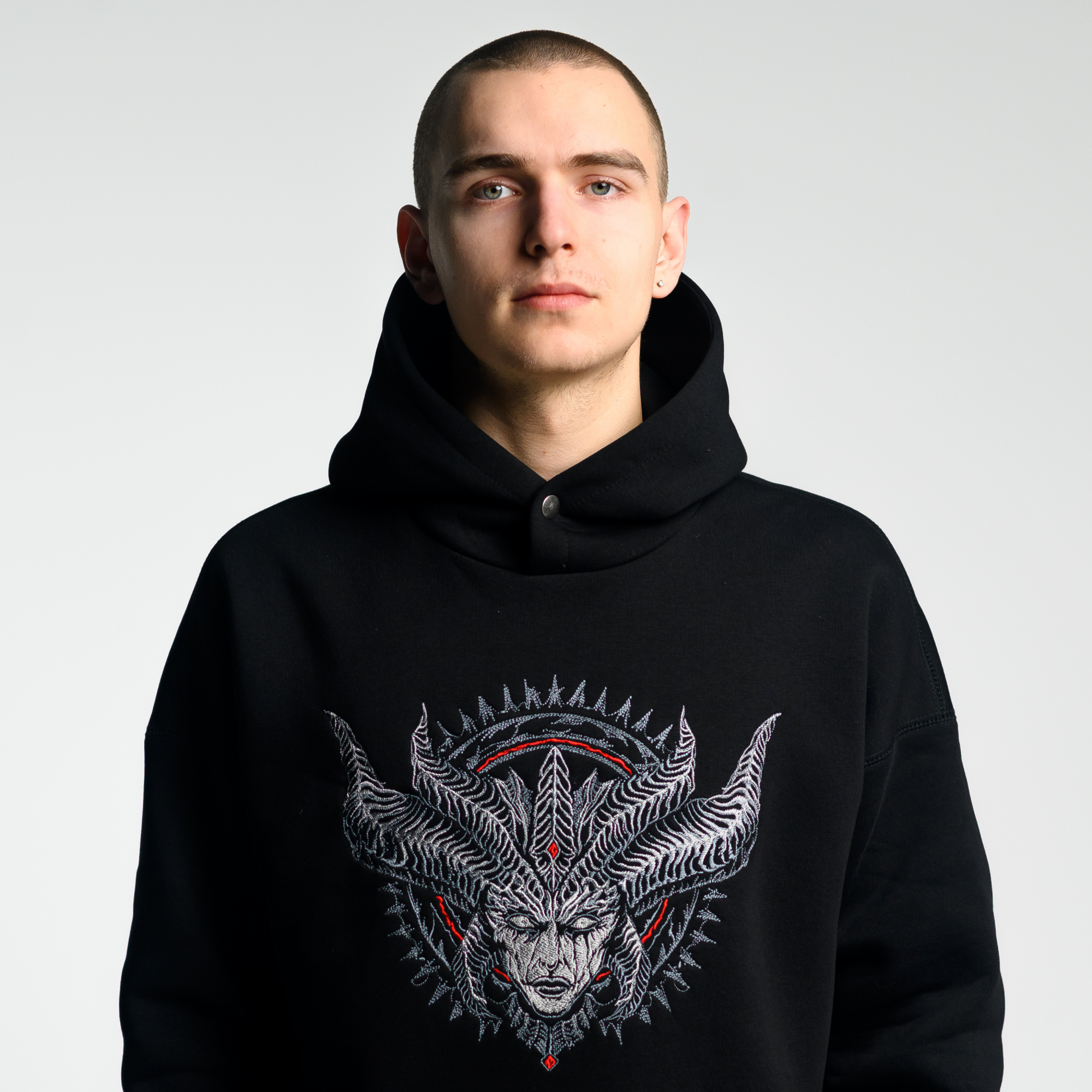 Утепленное худи с кнопкой Lilith