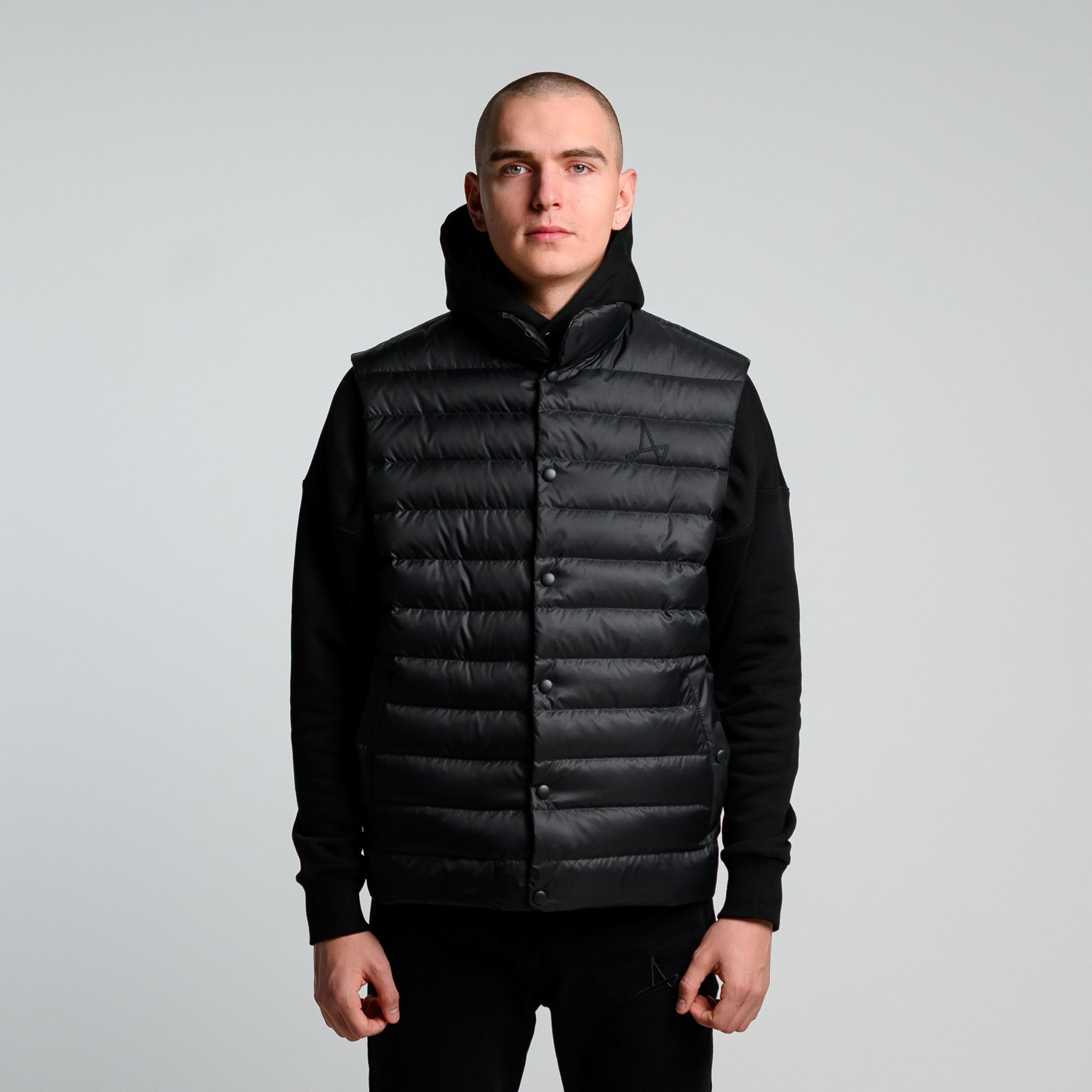 Легкий пуховой жилет