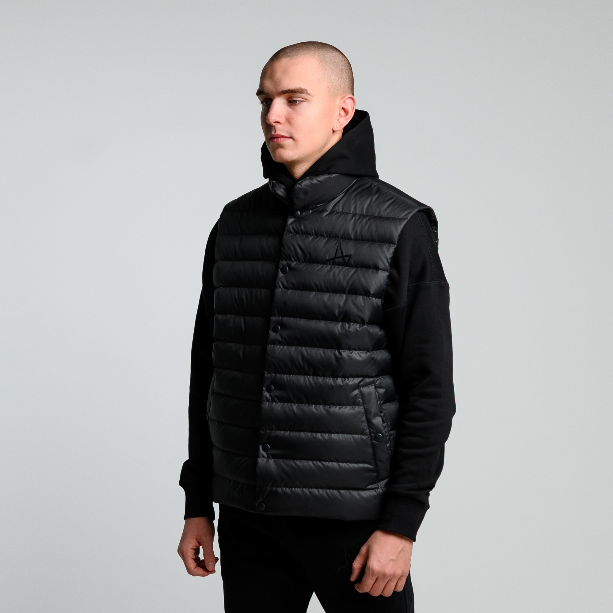 Легкий пуховой жилет