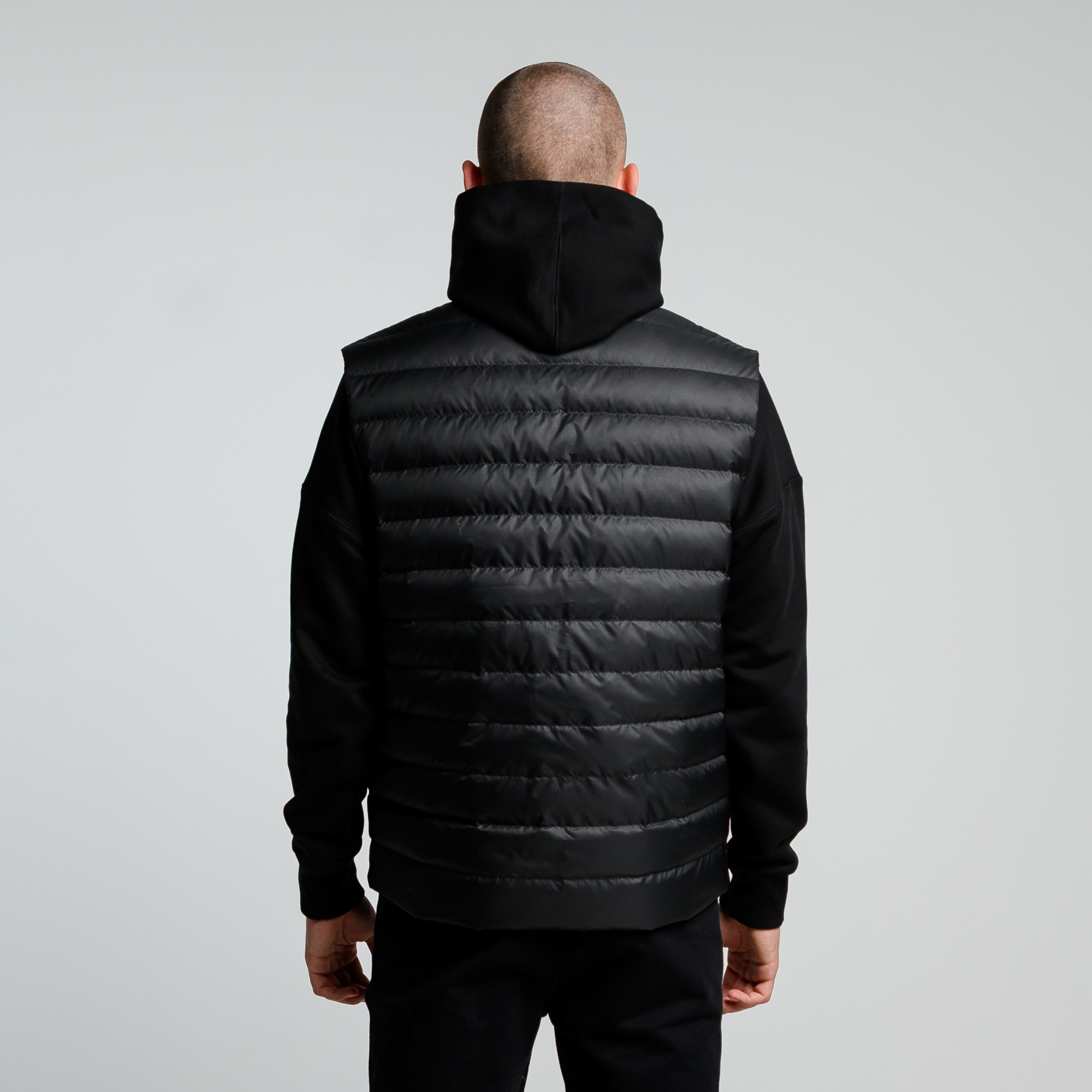 Легкий пуховой жилет