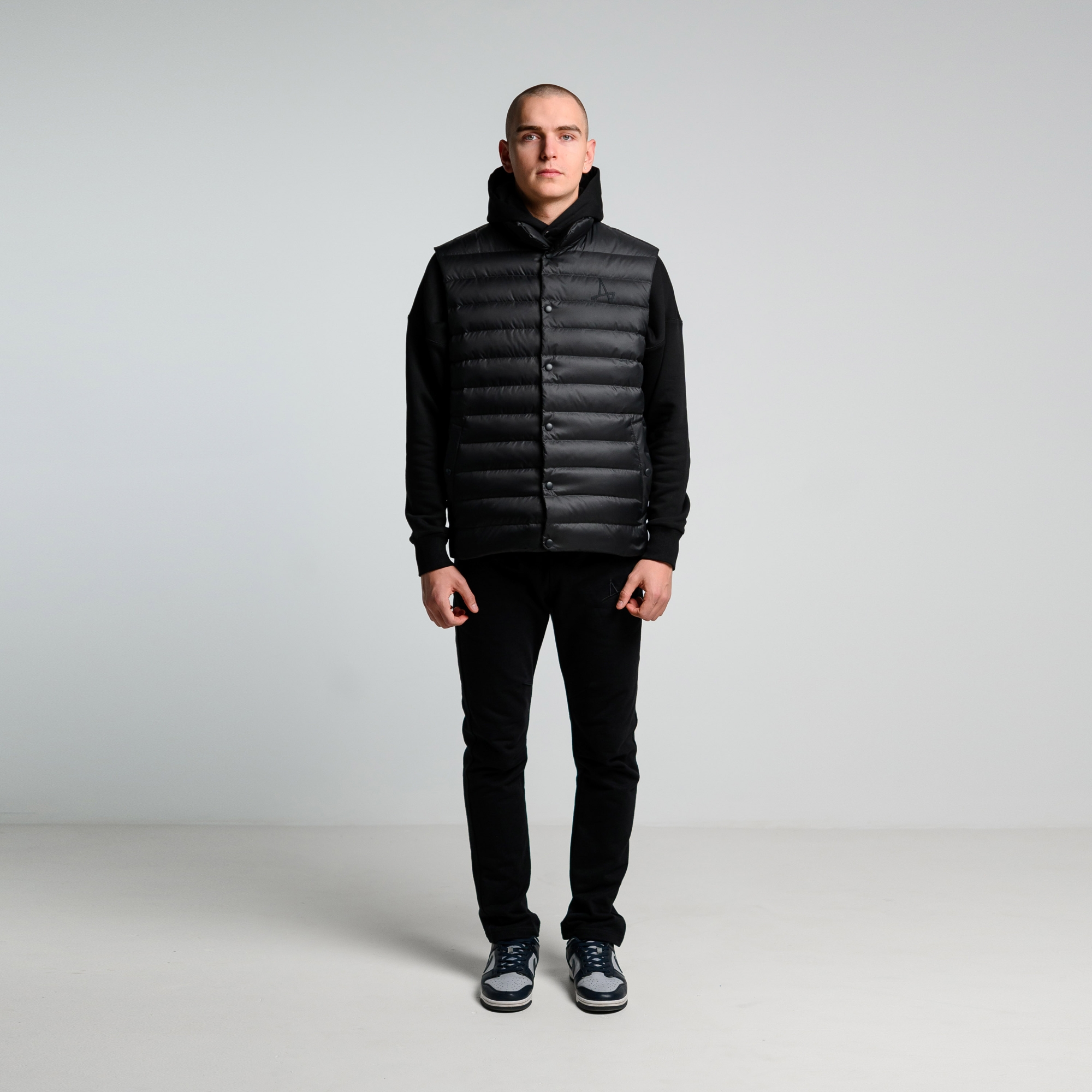 Легкий пуховой жилет