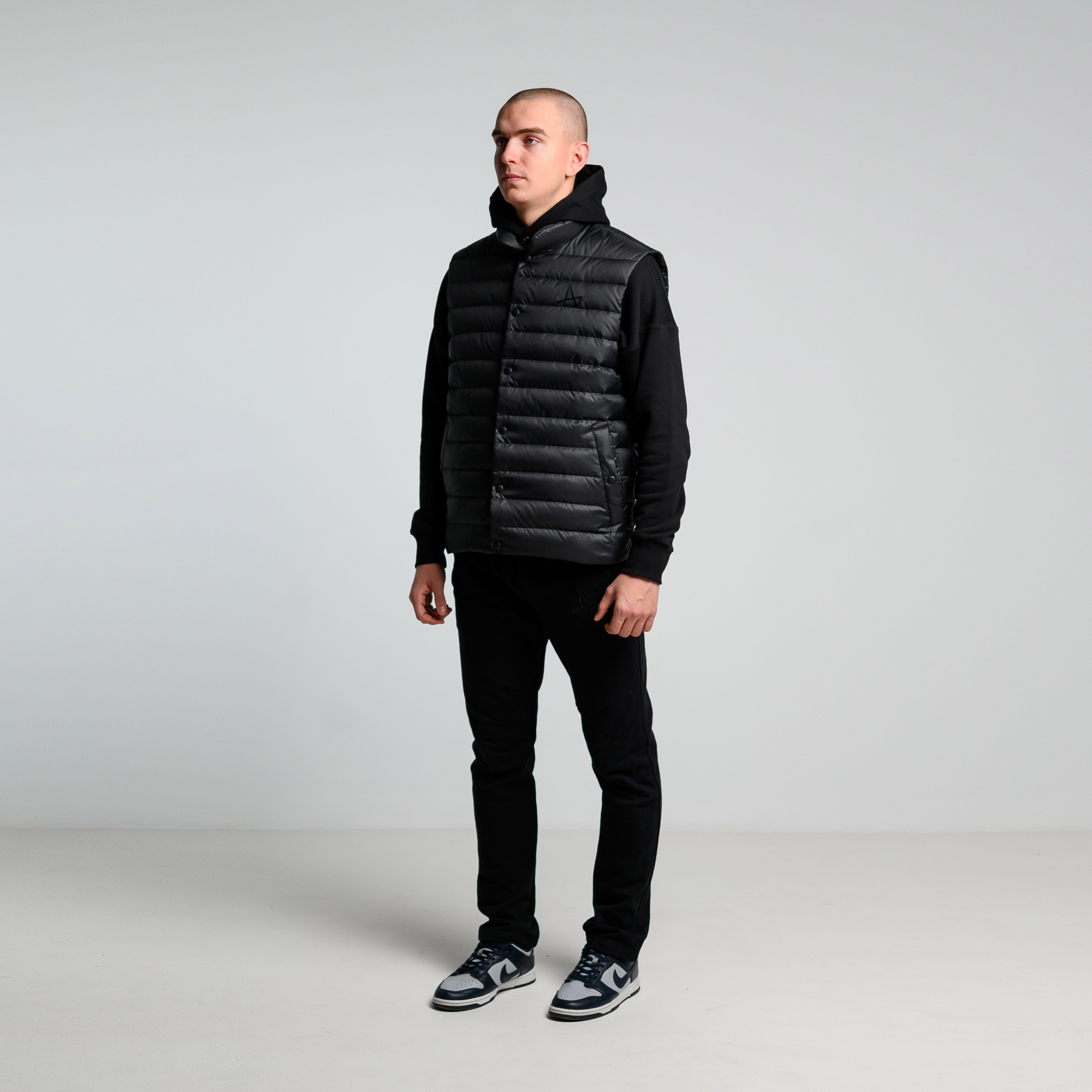 Легкий пуховой жилет