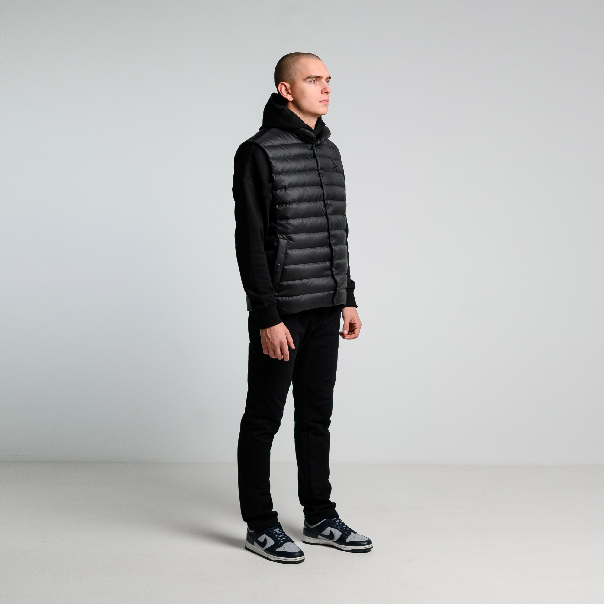 Легкий пуховой жилет